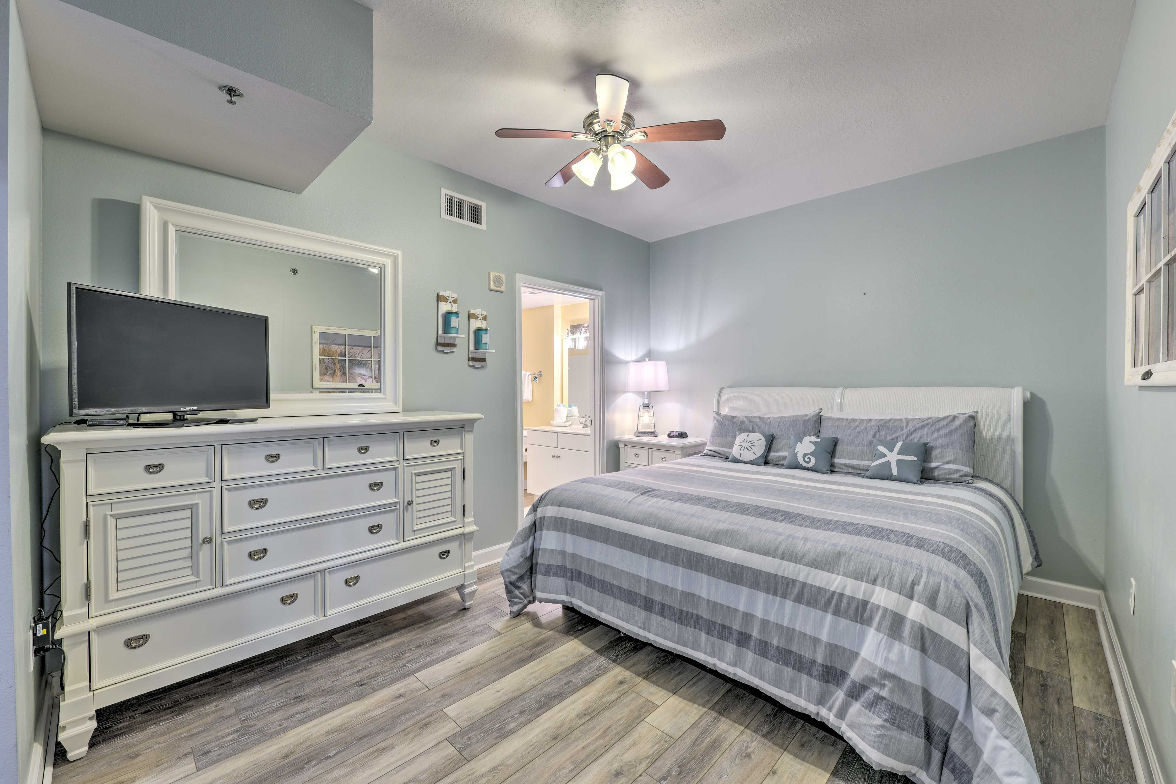 Bedroom 2 | King Bed | En-Suite Bathroom | Flat-Screen TV