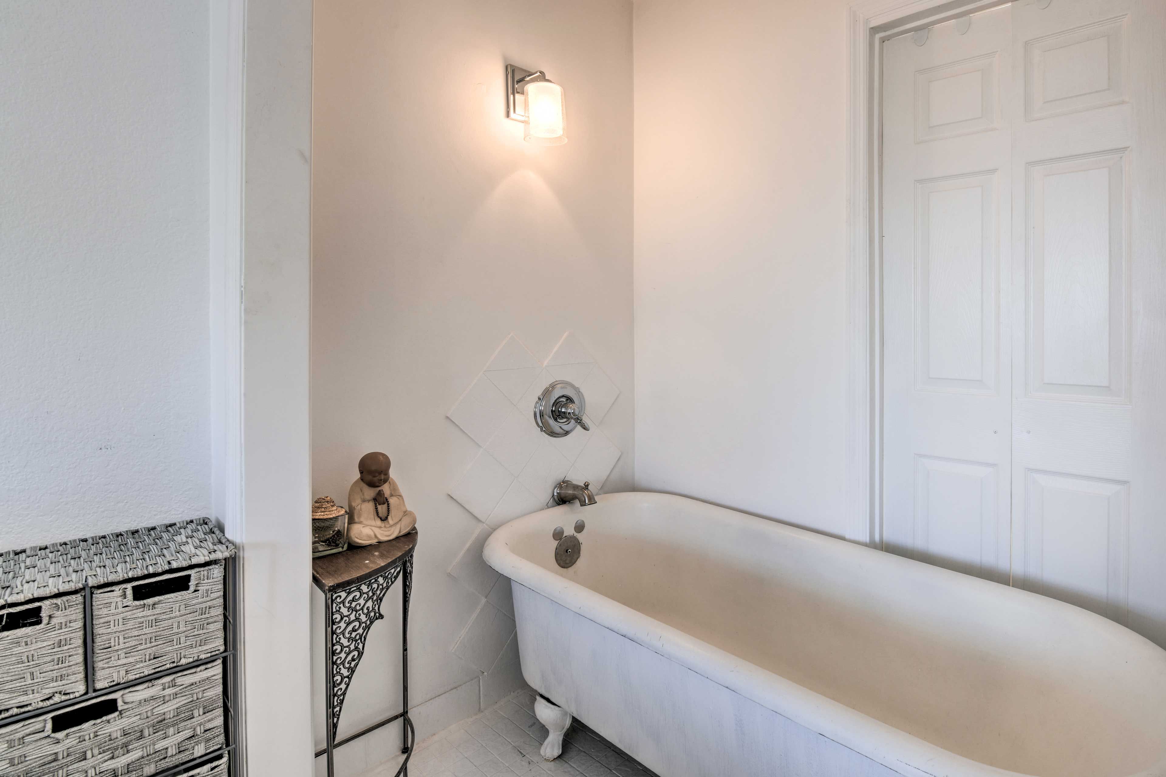 En-Suite Bathroom | Complimentary Toiletries