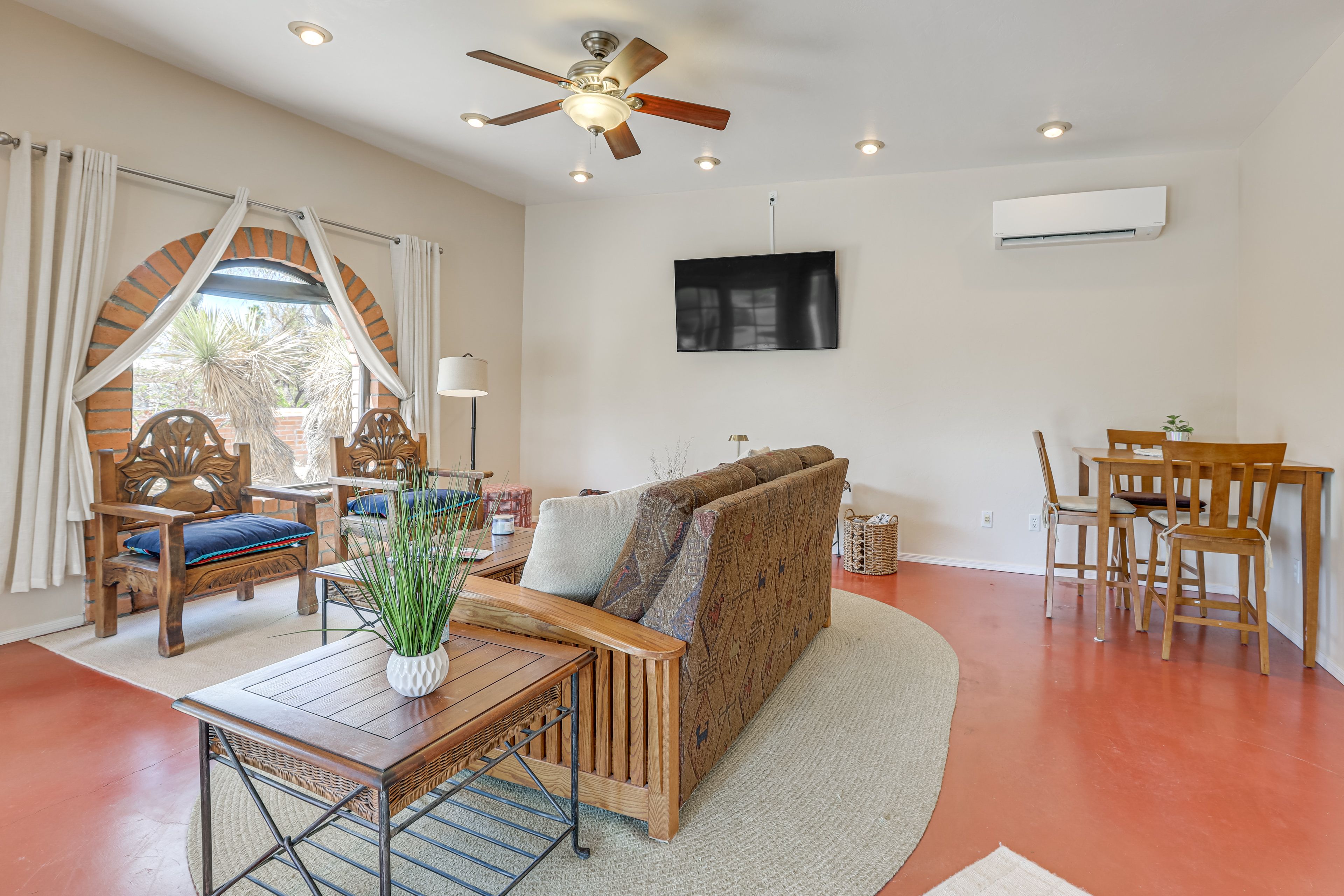 Living Room | Sleeper Sofa | Smart TV | Central A/C