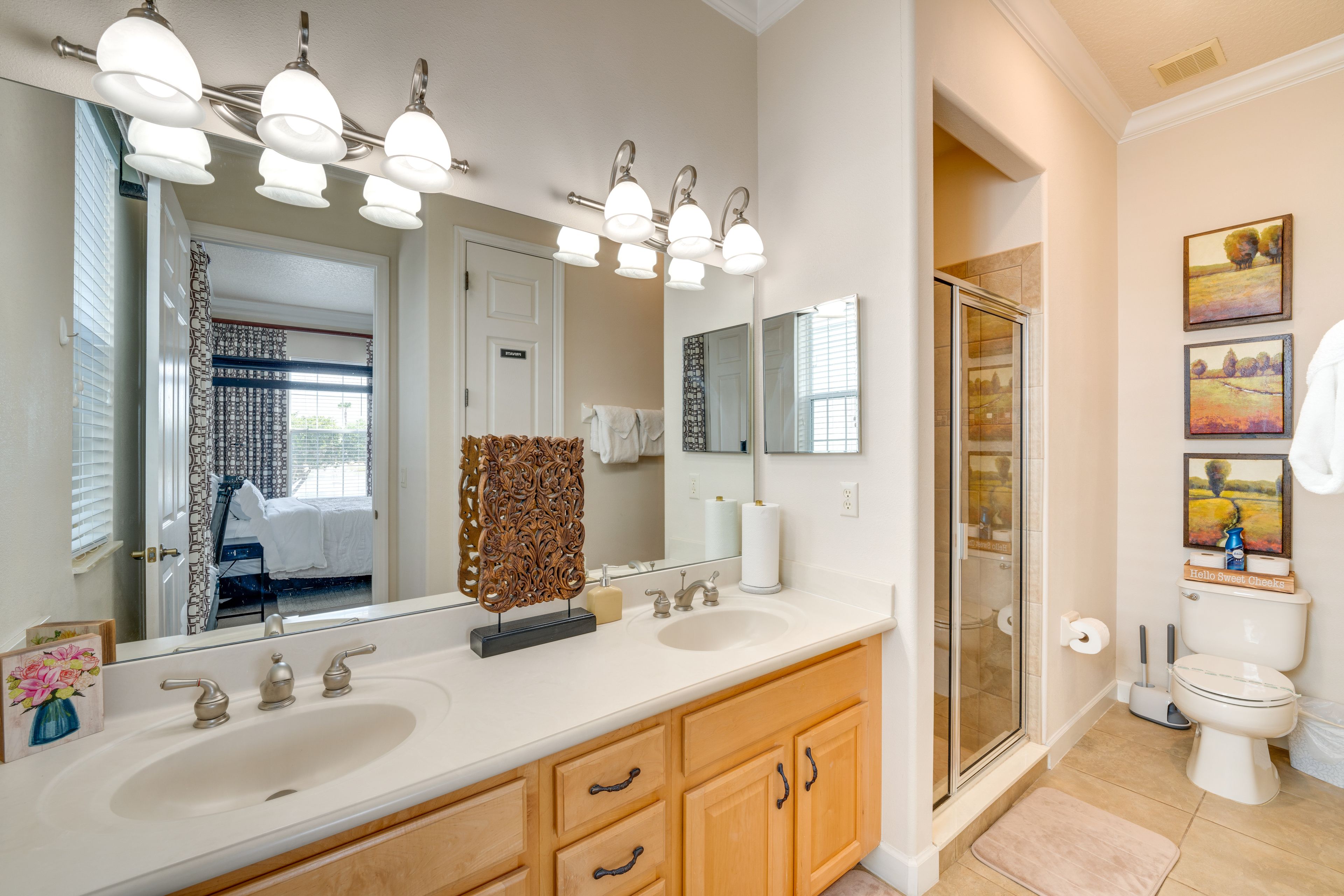 Full Bathroom | Towels Provided