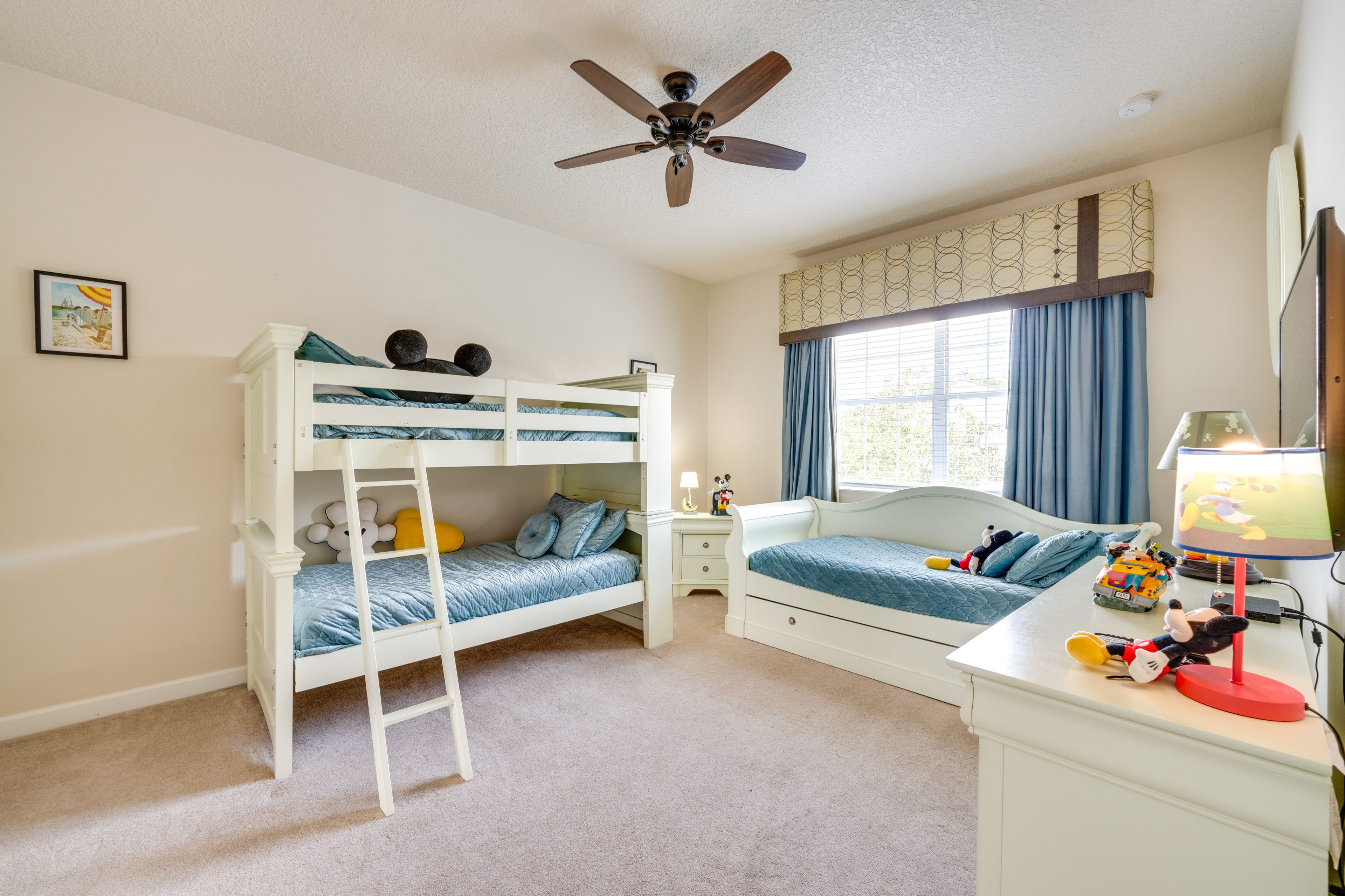 Bedroom 3 | Twin Bunk Bed | Full Bed