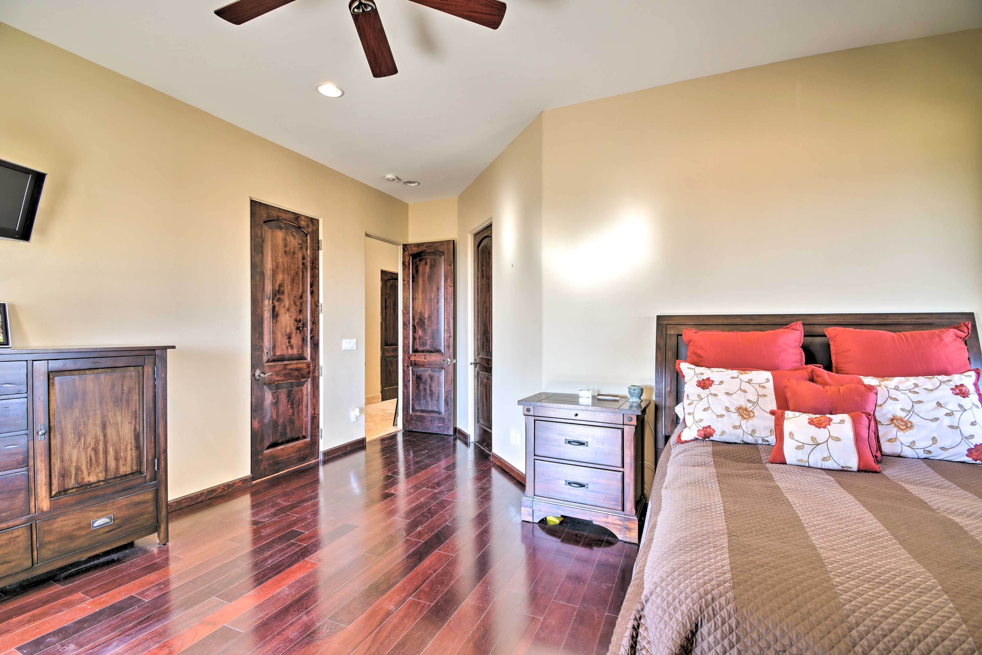 Bedroom 3 | Smart TV w/ Cable