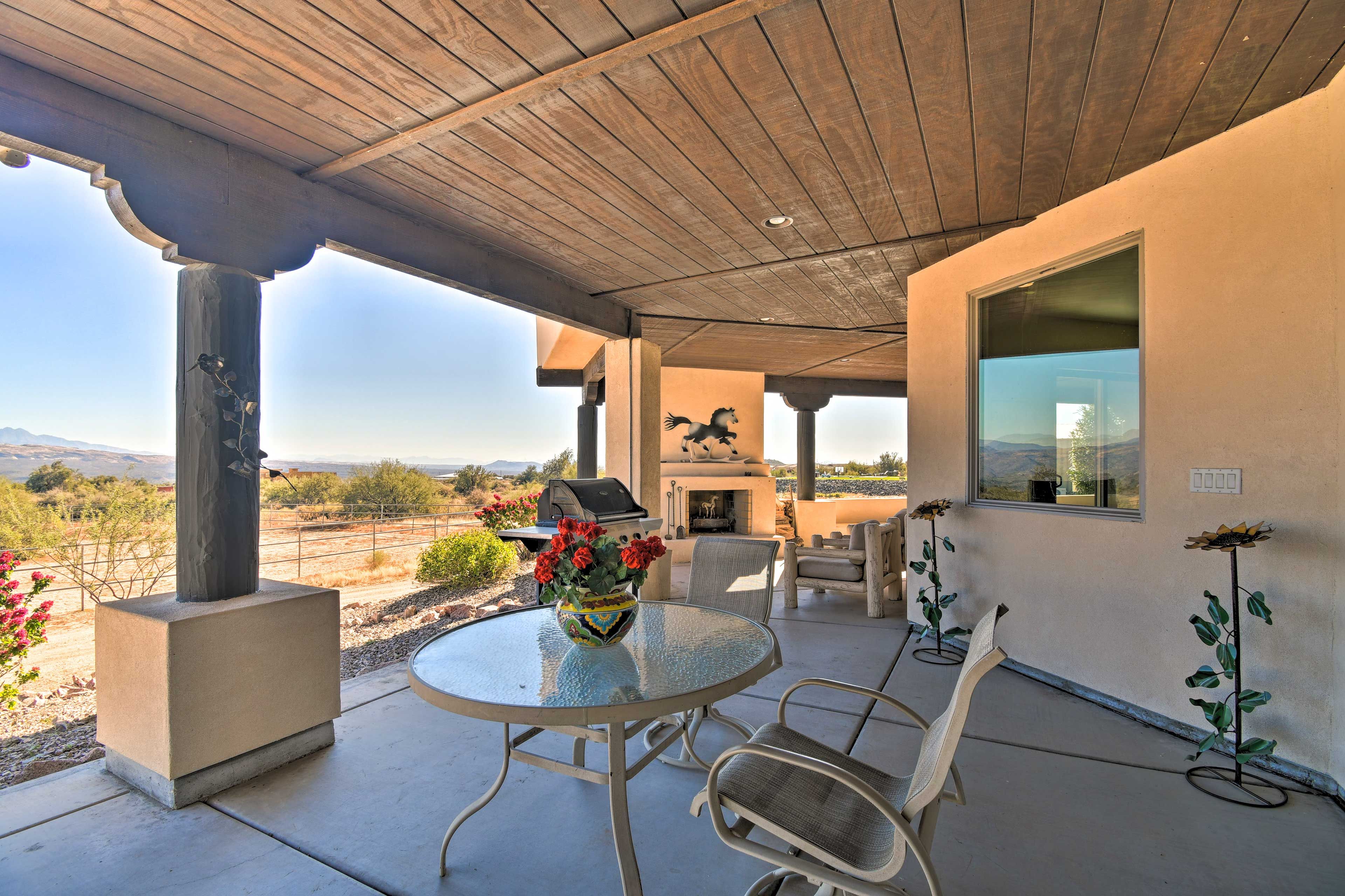 Dining Area | Gas Grill