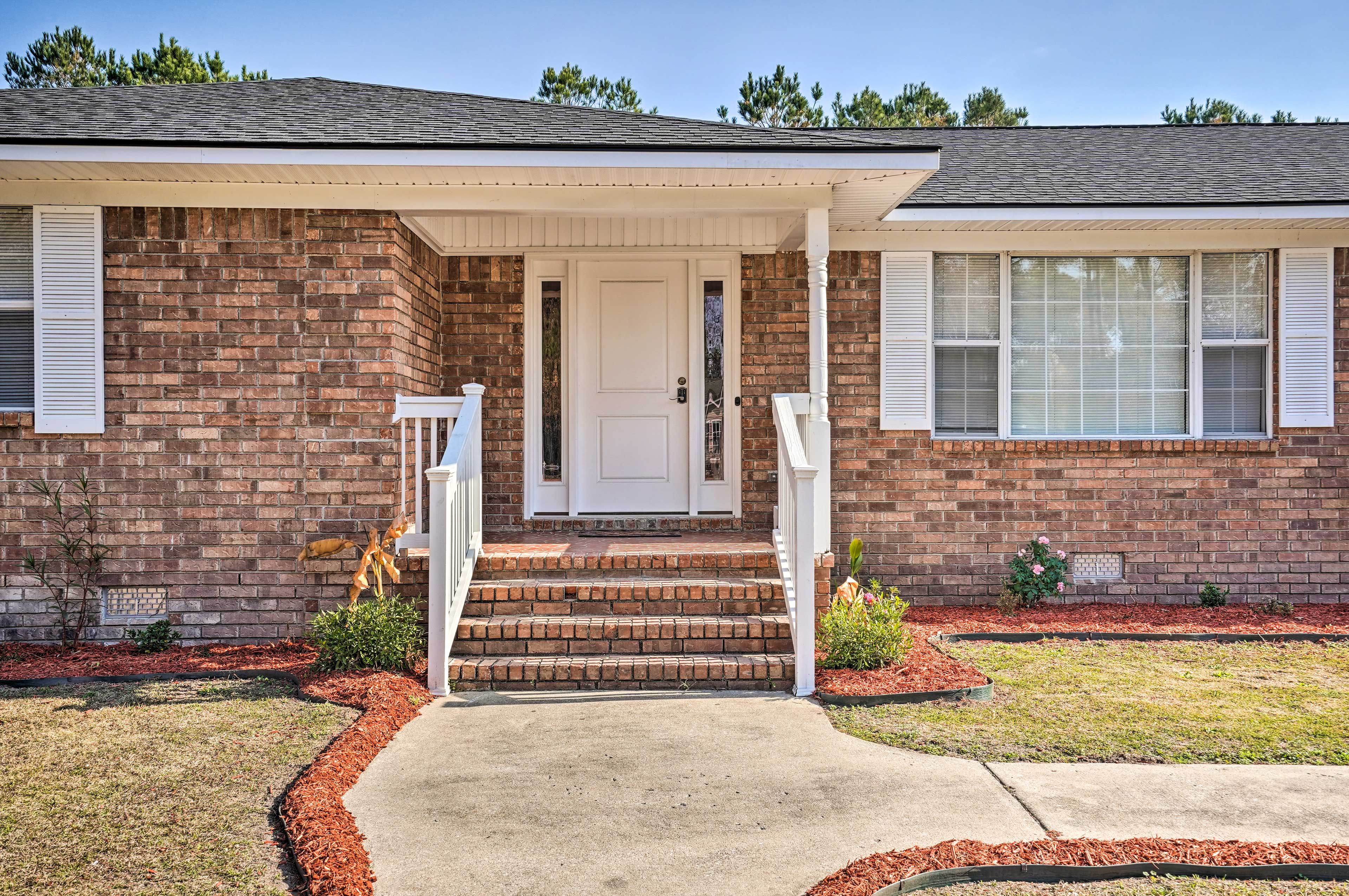 4 Steps Required for Entry | Driveway Parking (3 Vehicles)