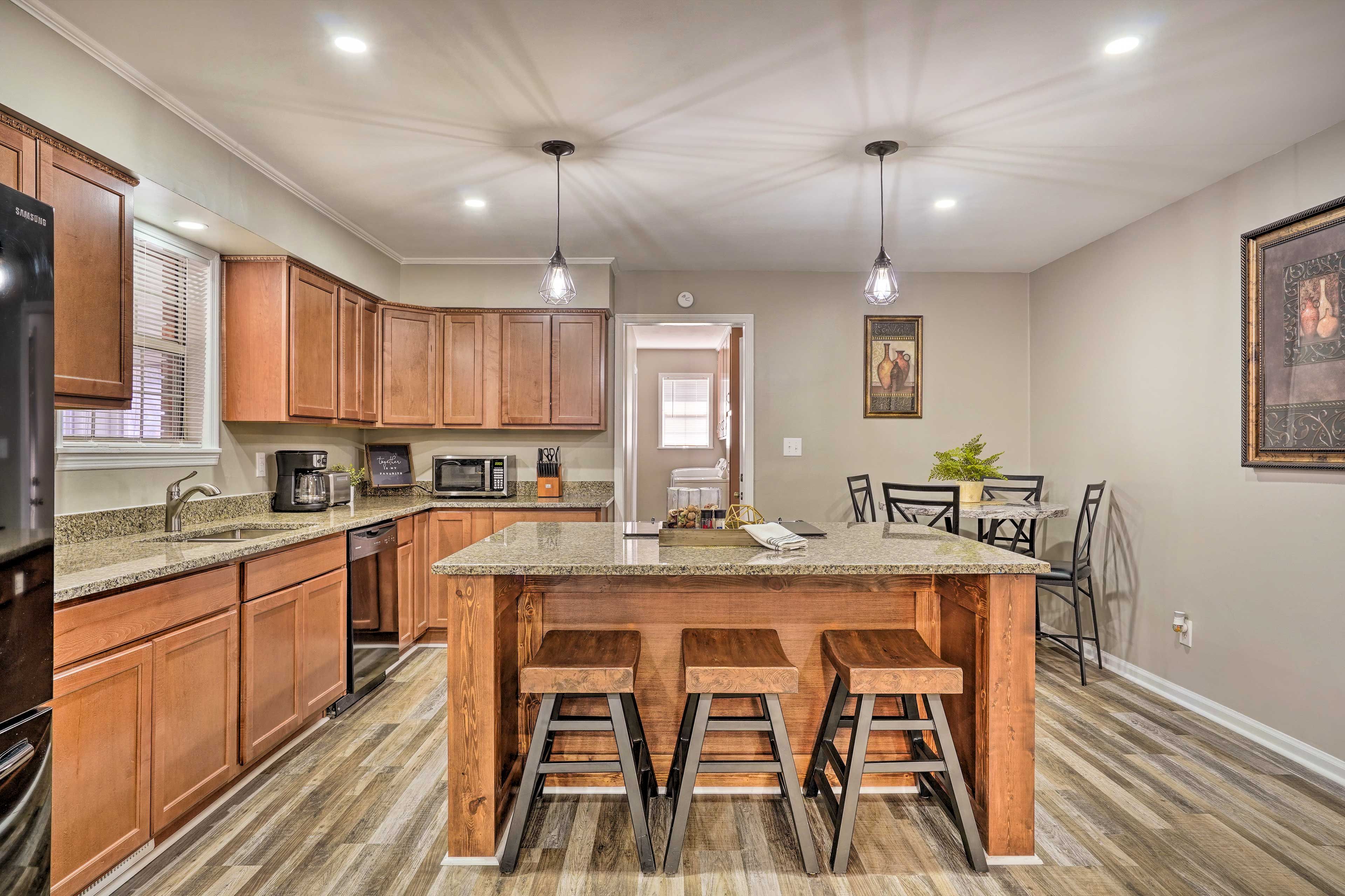 Fully Equipped Kitchen | Breakfast Bar Island