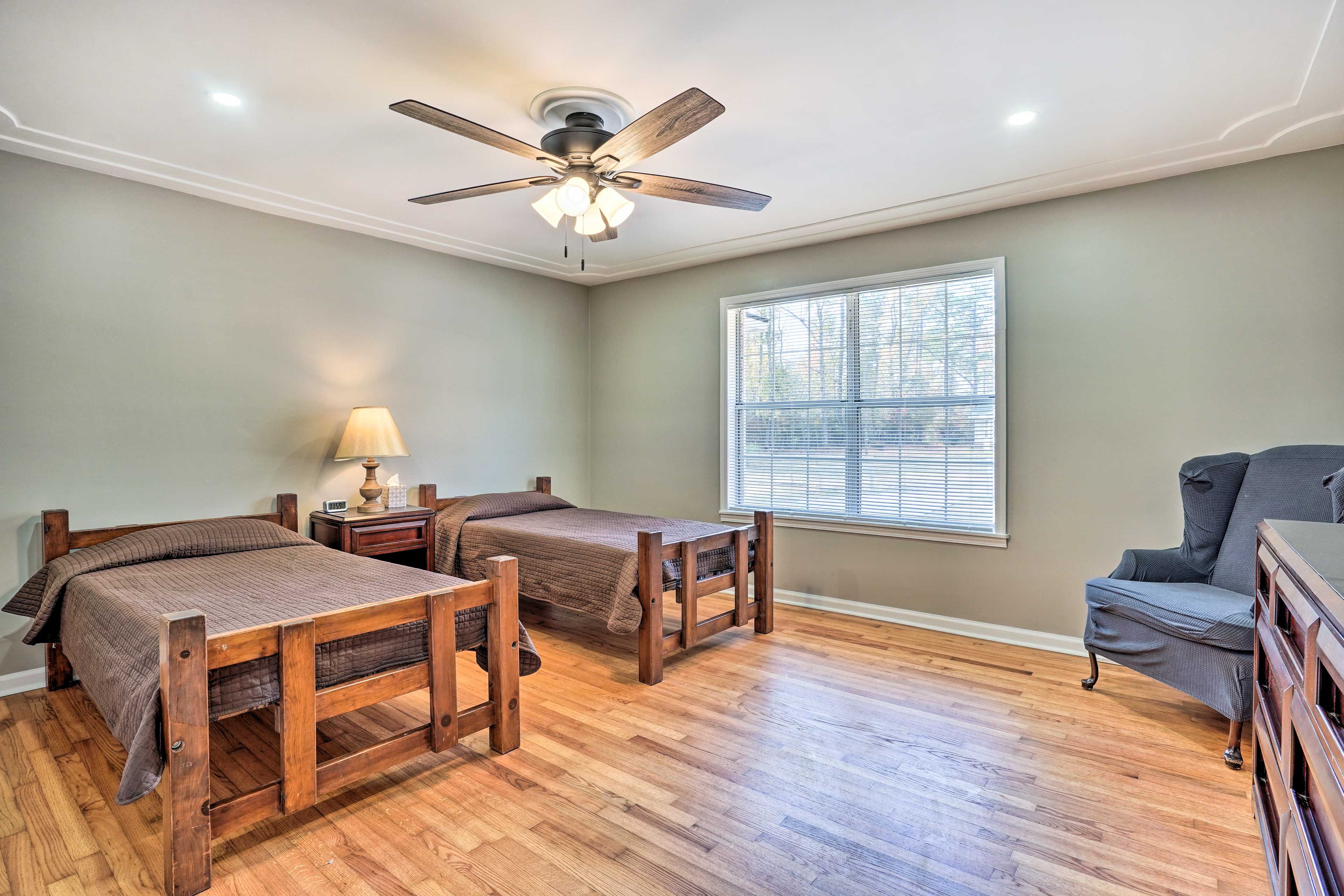 Bedroom 2 | 2 Twin Beds