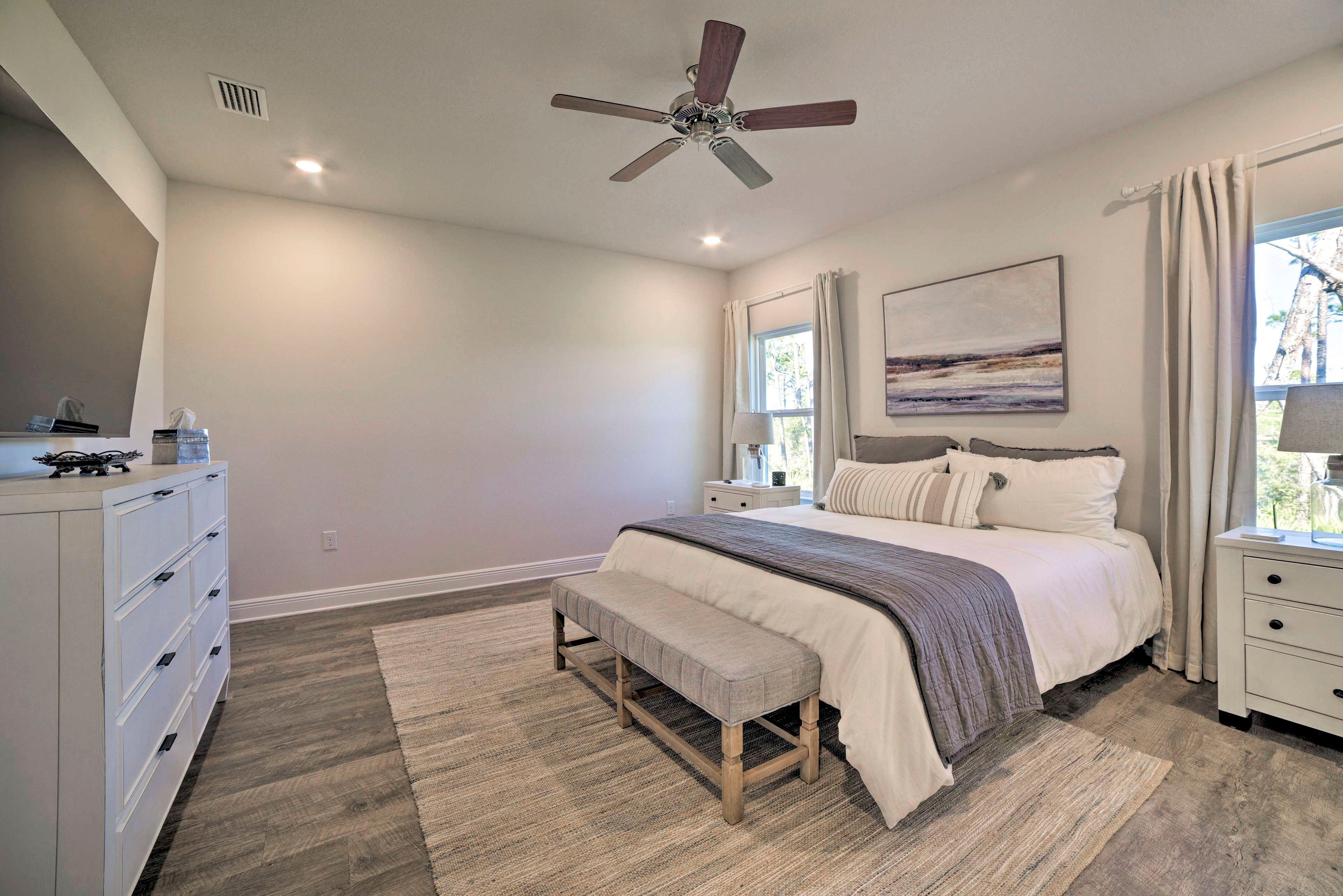 Bedroom 1 | King Bed | Smart TV