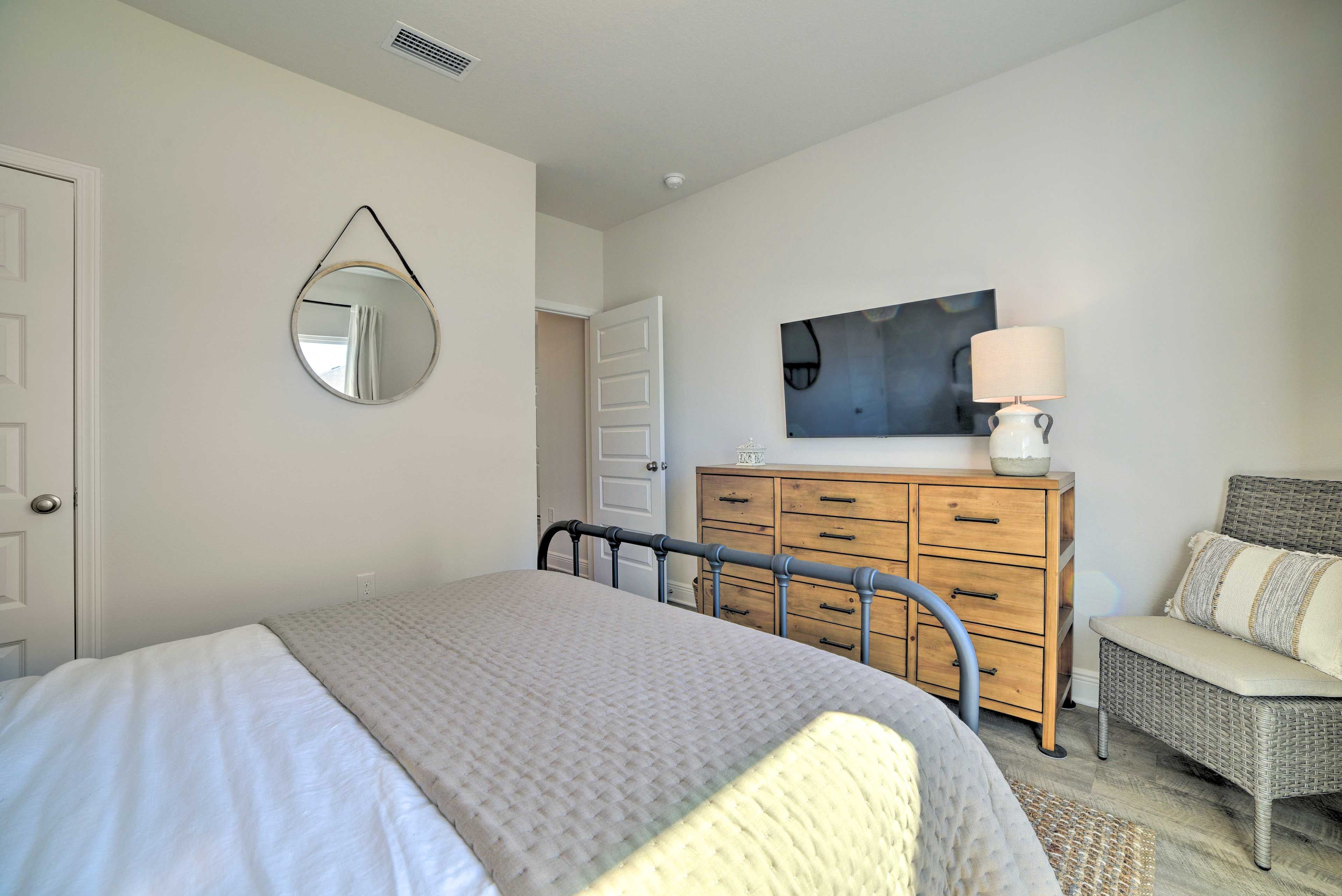 Bedroom 2 | Smart TV