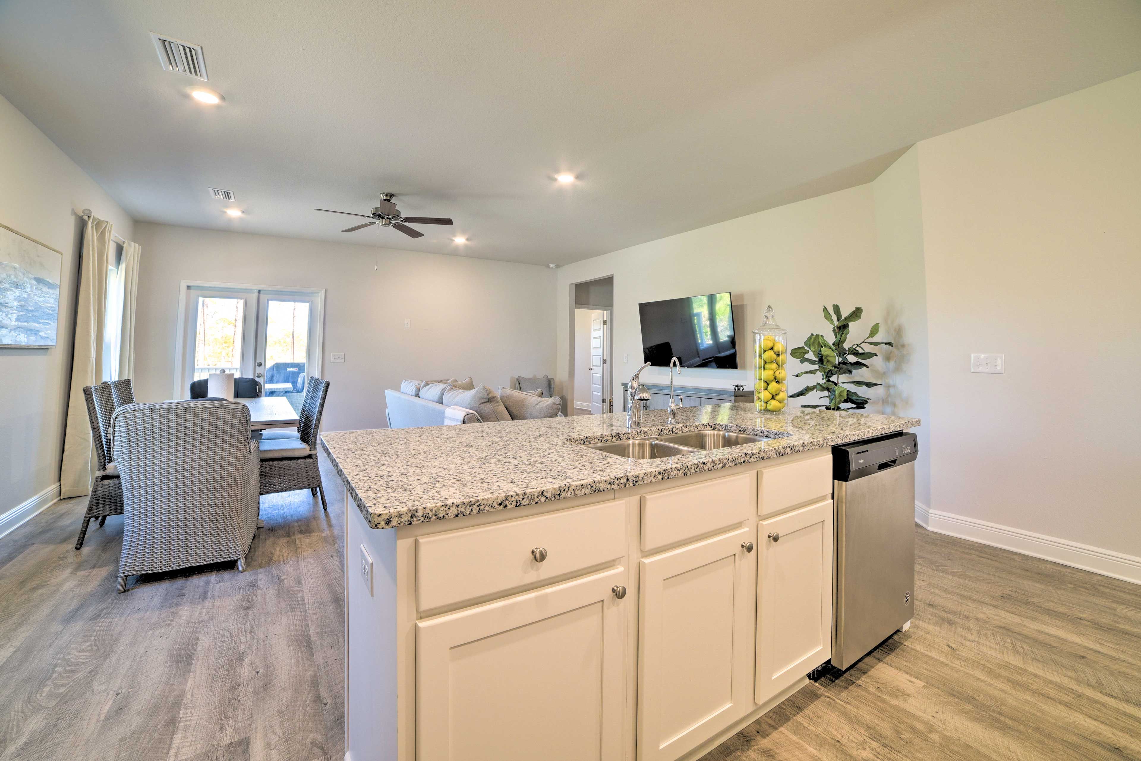 1st Dining Area | Breakfast Bar