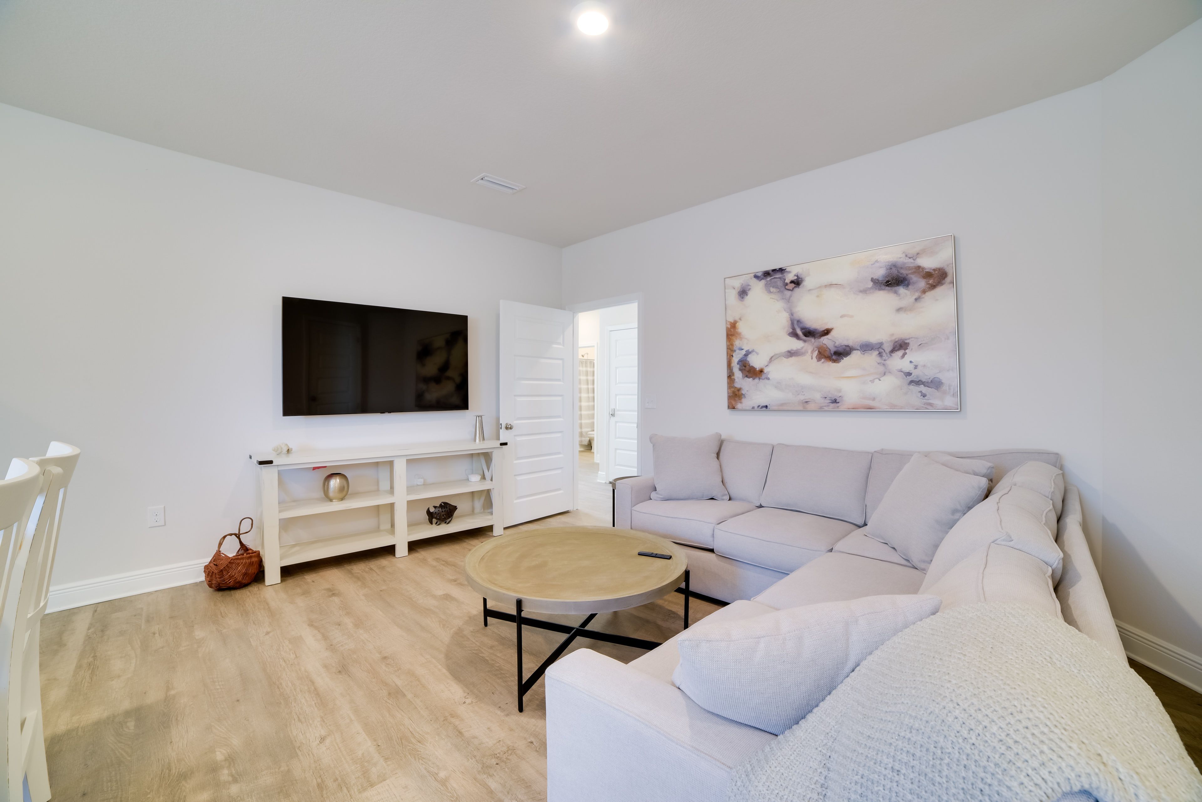 2nd Living Area | Mother-In-Law Suite | Smart TV w/ Netflix & Samsung Channels