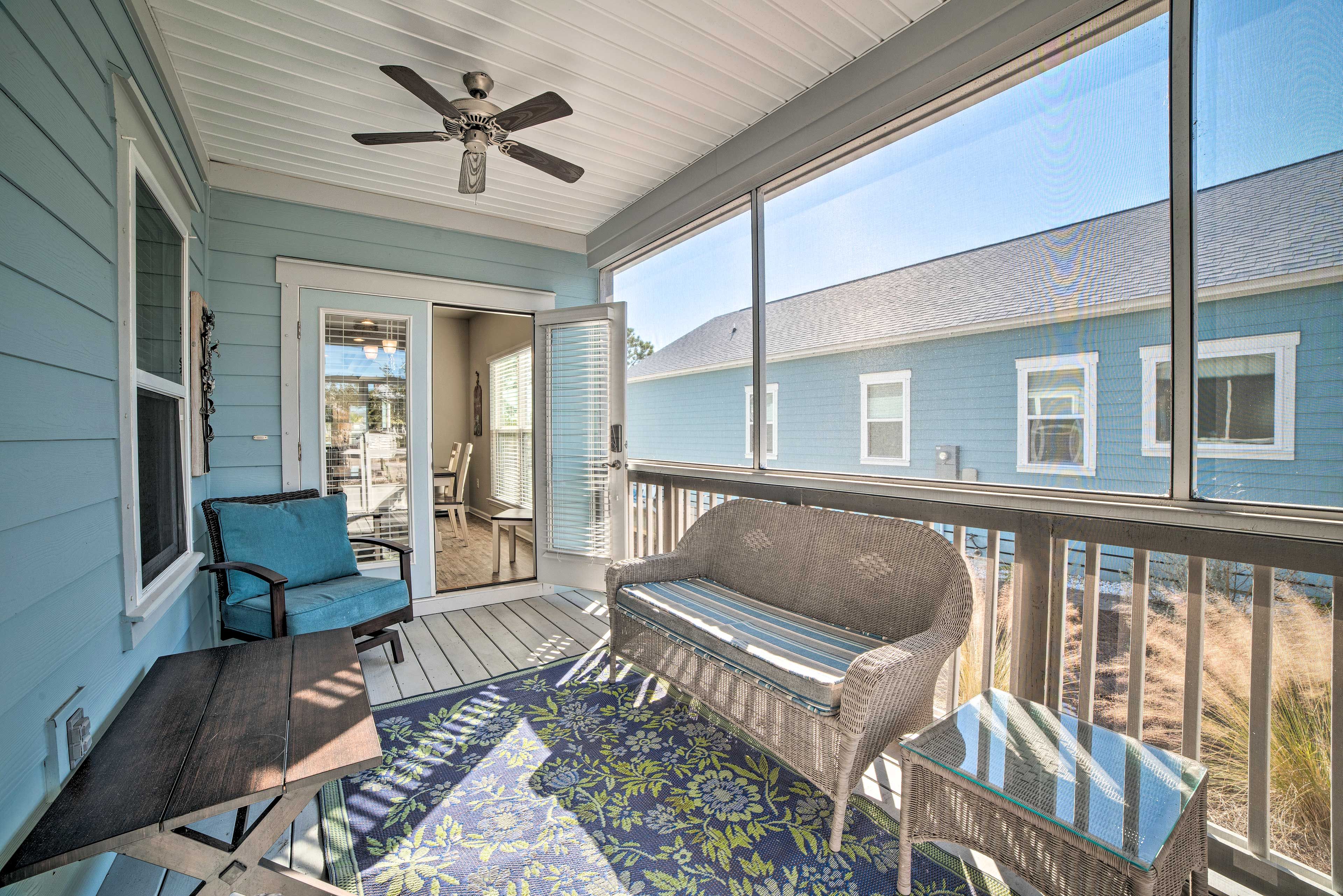 Screened-In Porch | Beach Chairs