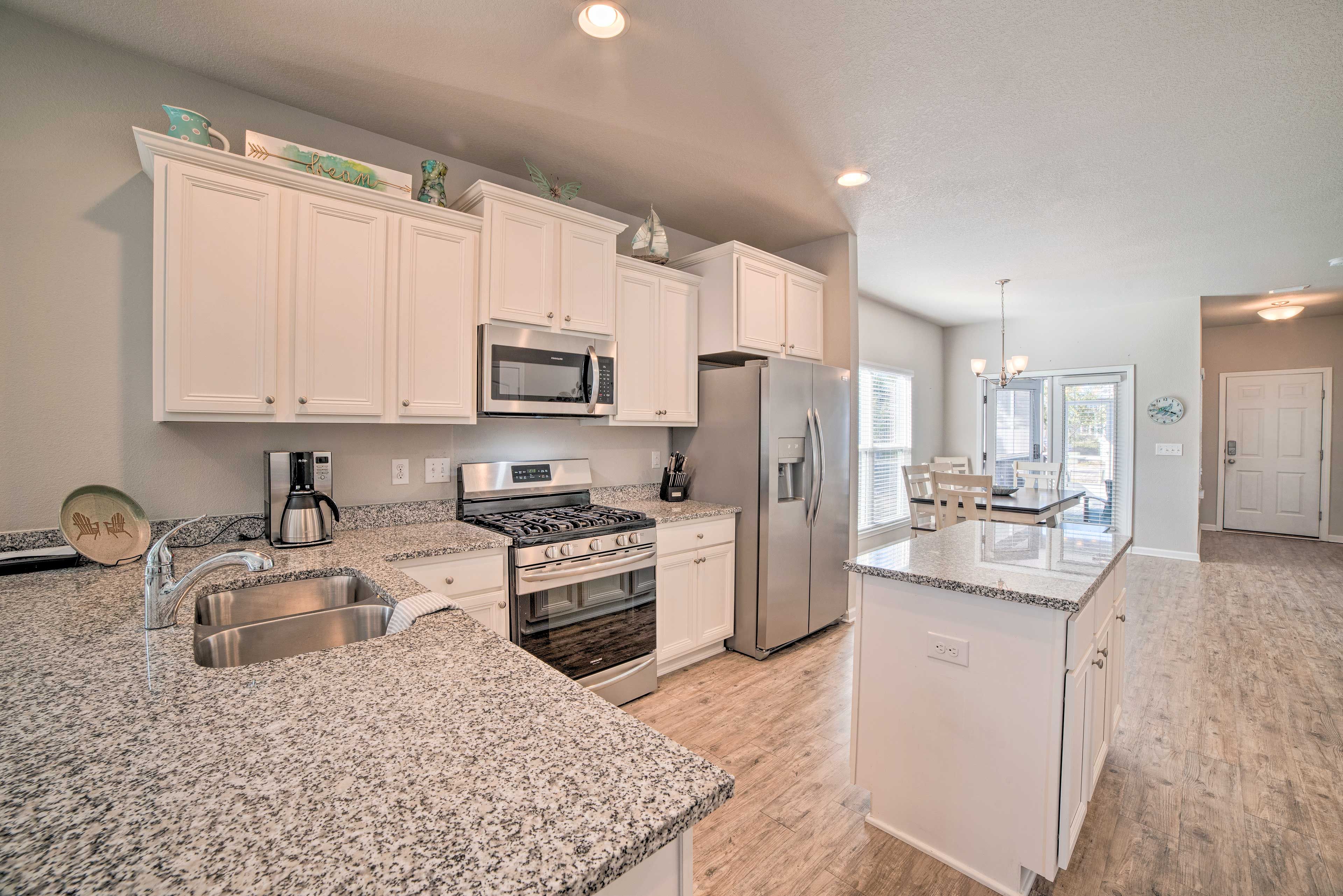 Fully Equipped Kitchen | Breakfast Bar