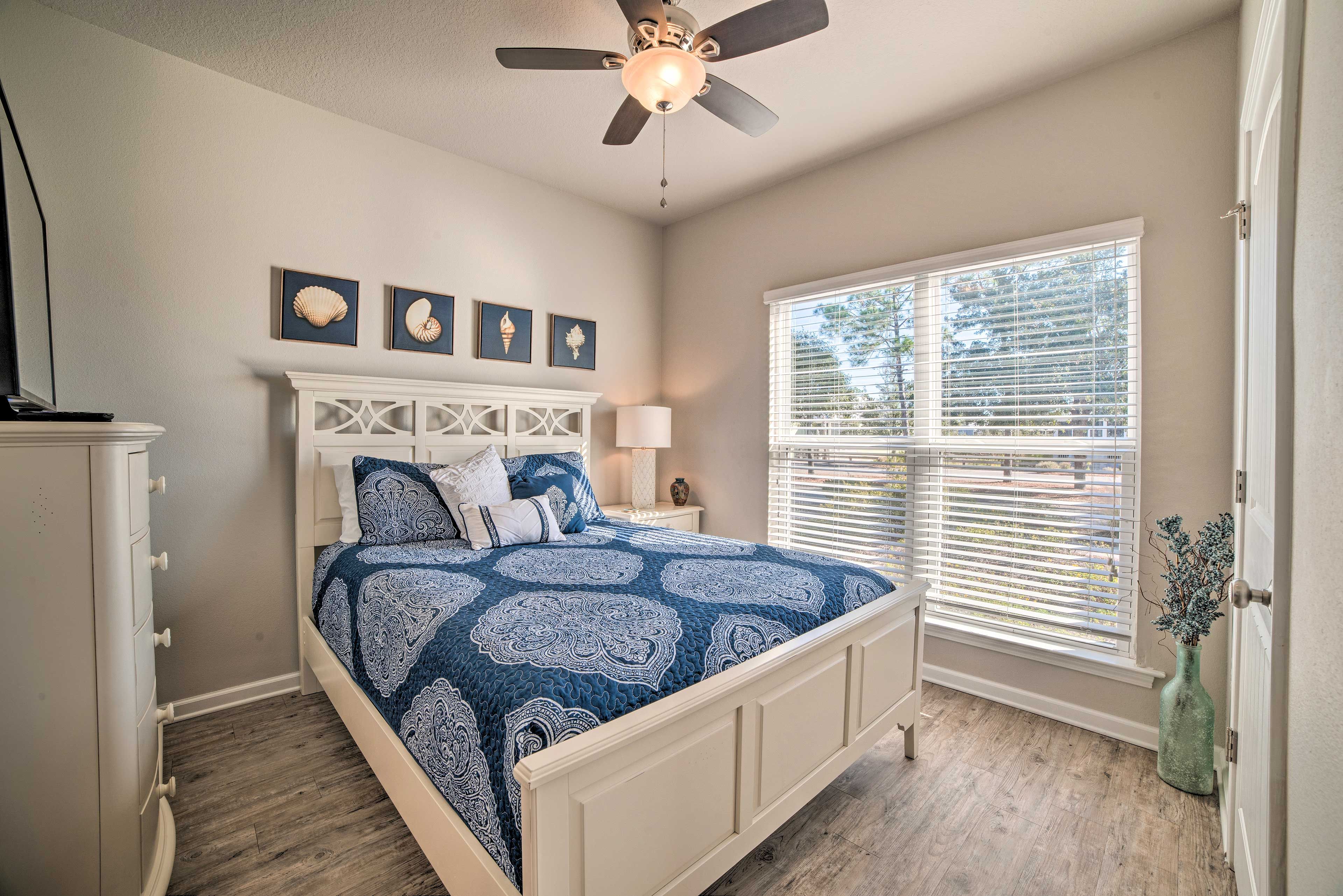 Bedroom 2 | Queen Bed