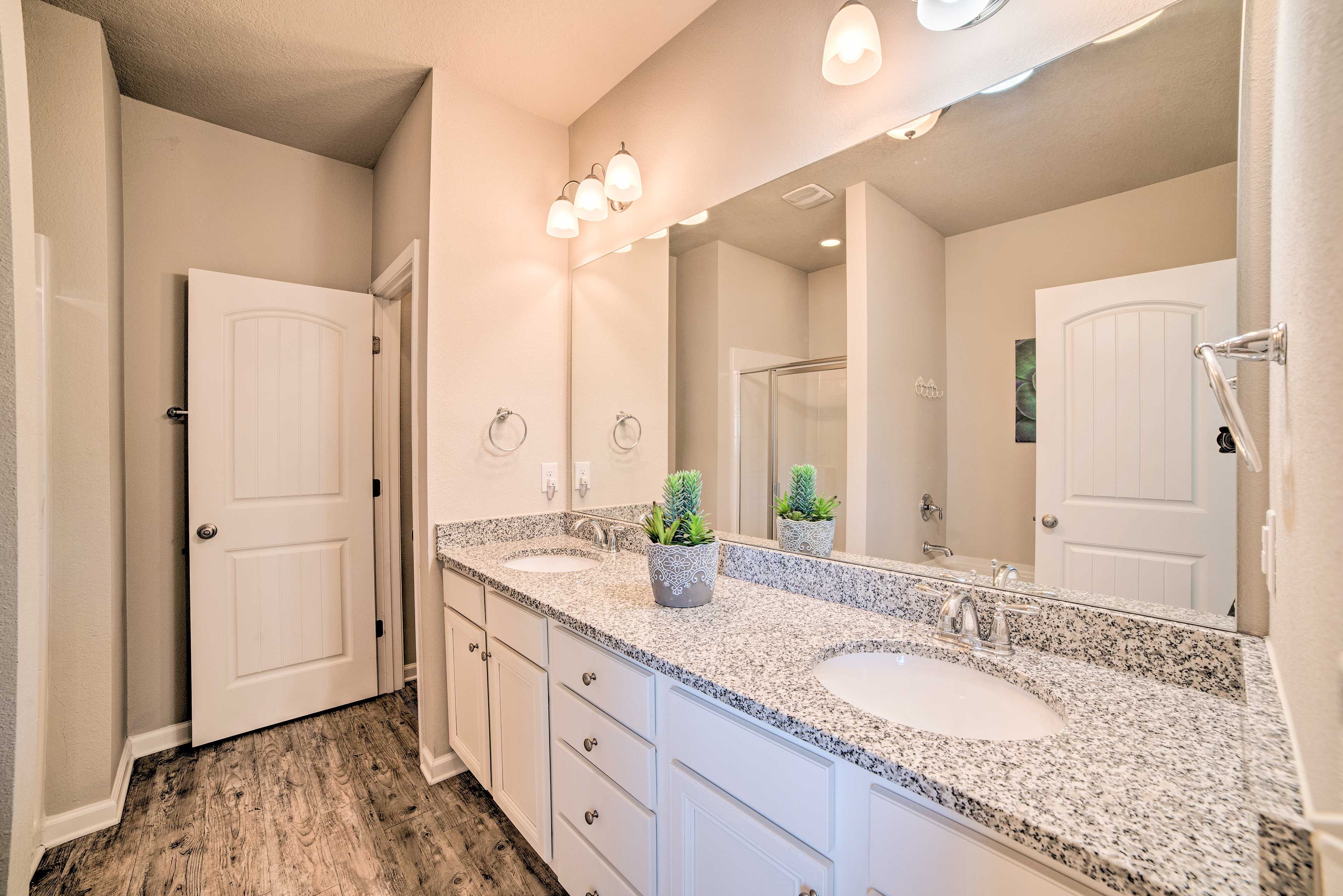 En-Suite Bathroom | Complimentary Toiletries