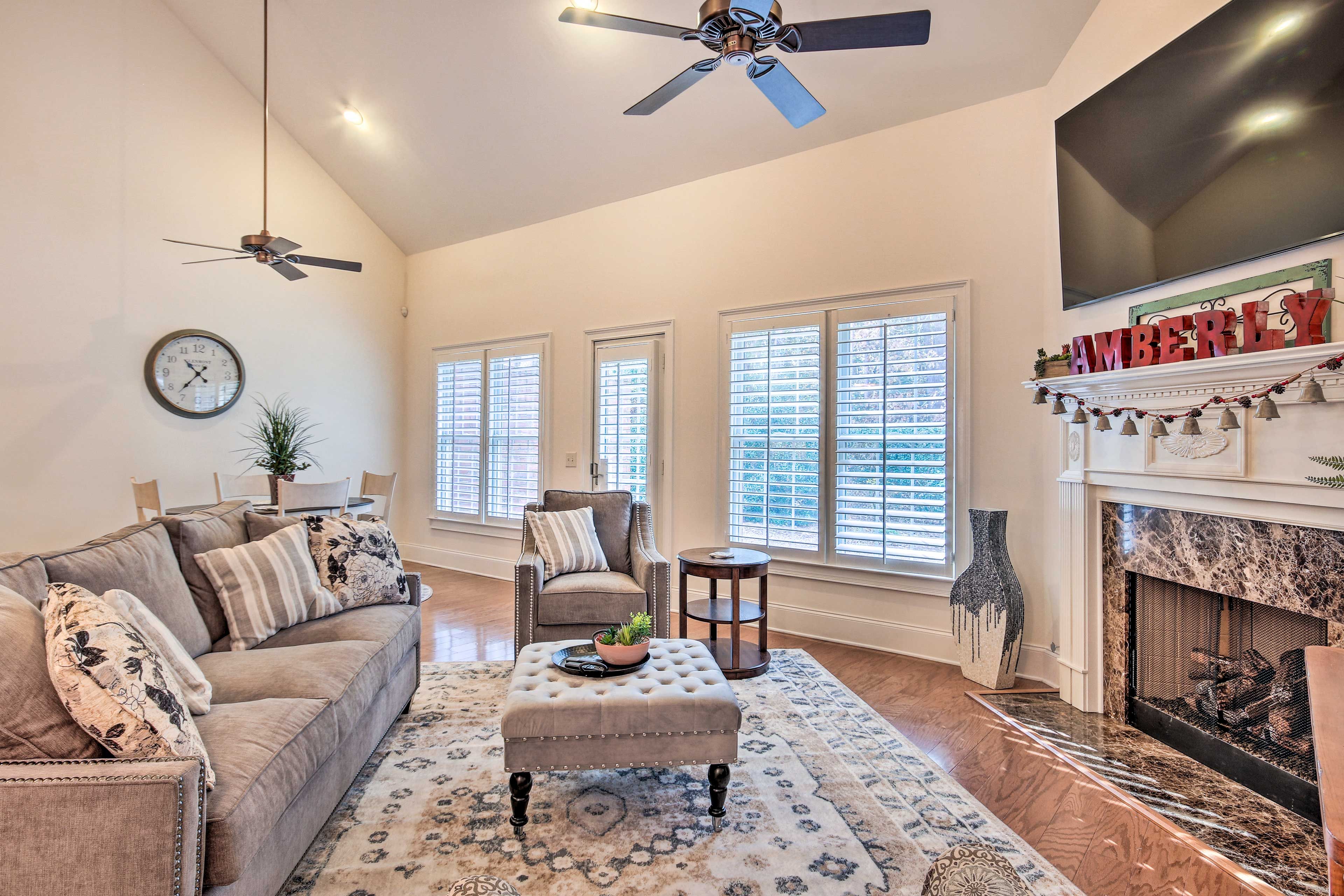 Living Room | Free WiFi | Central A/C