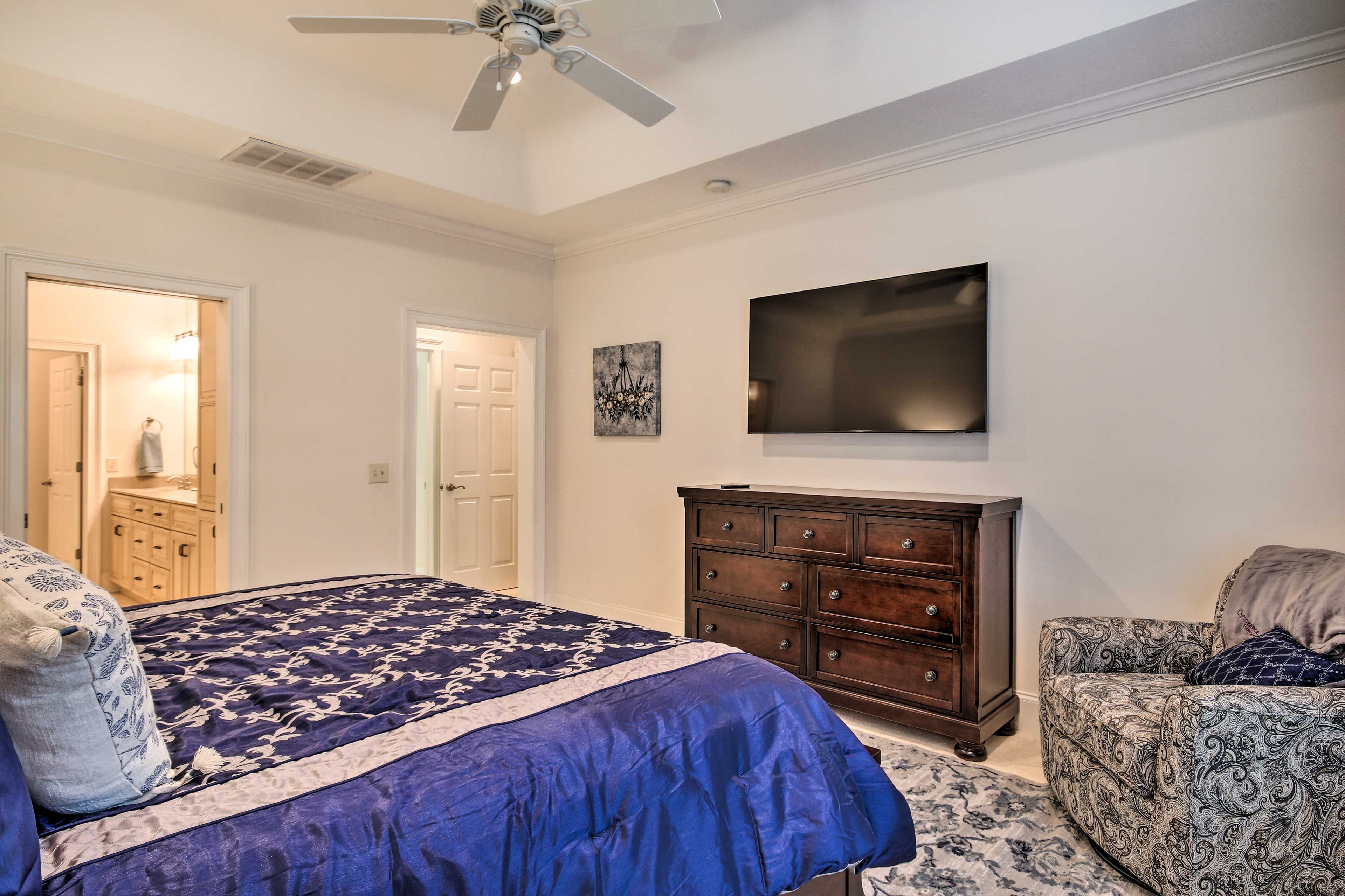 Bedroom 1 | En-Suite Bathroom | Smart TV