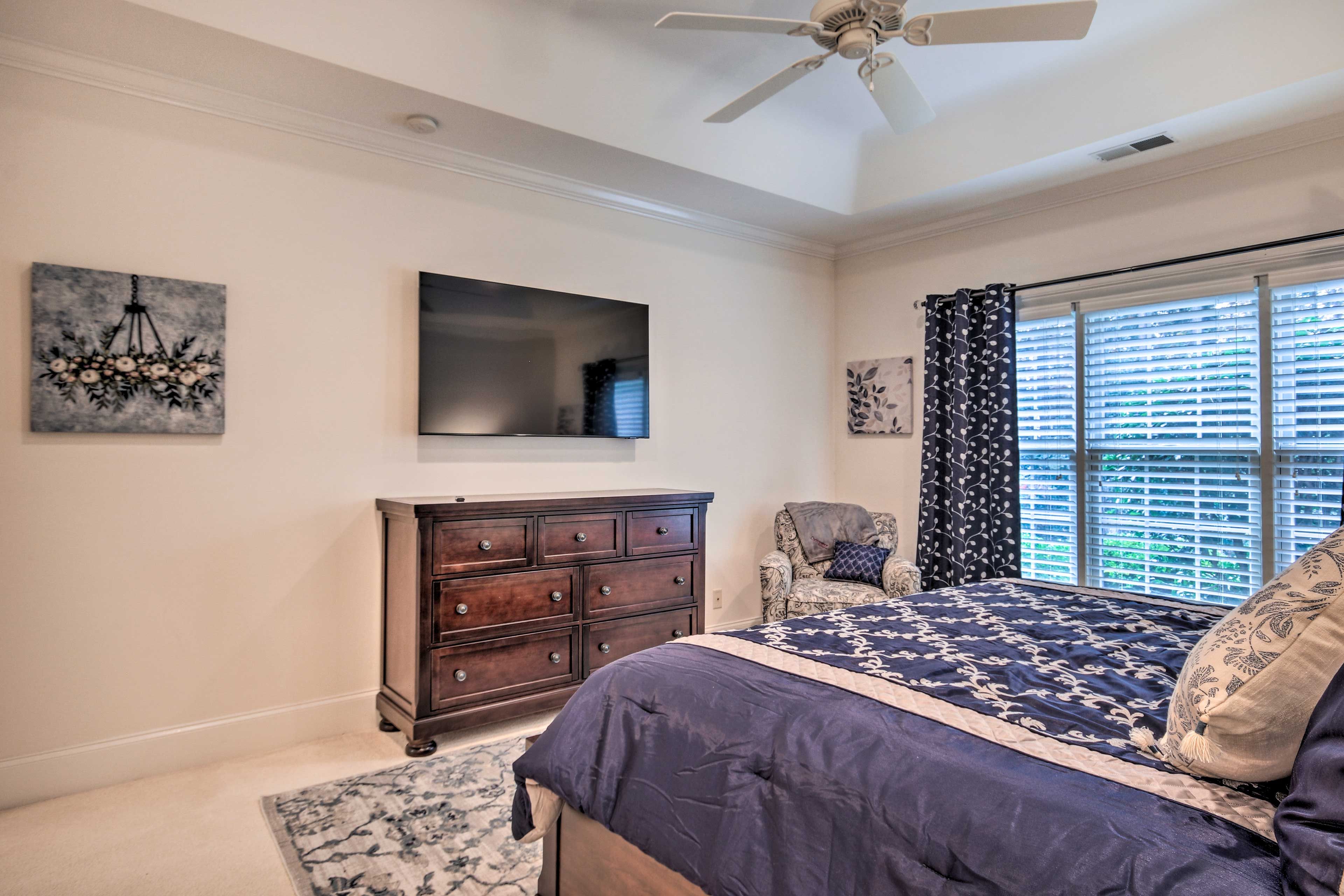 Bedroom 1 | King Bed | Linens Provided | Main Floor