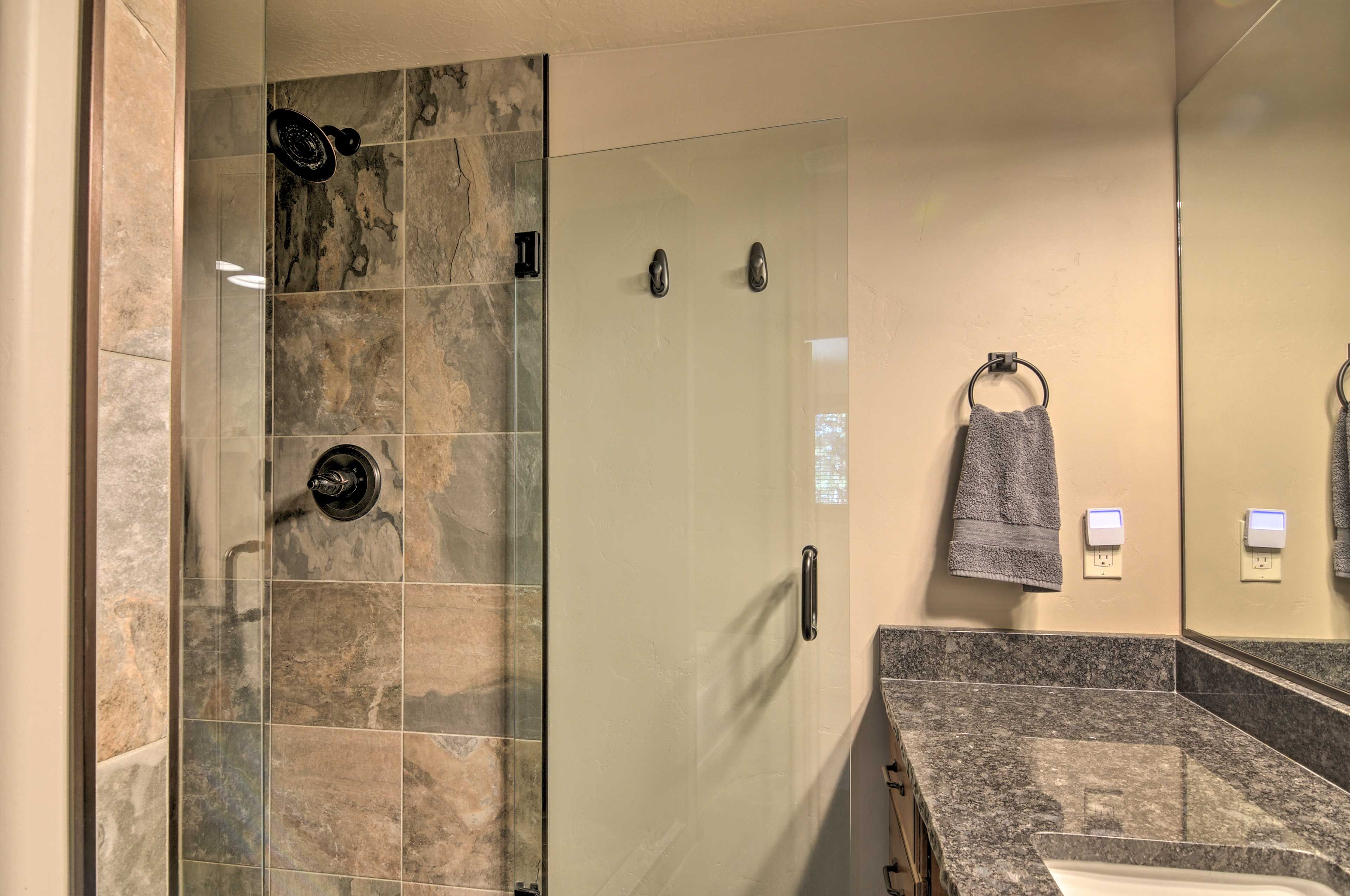 En-Suite Bathroom | Linens & Towels Provided