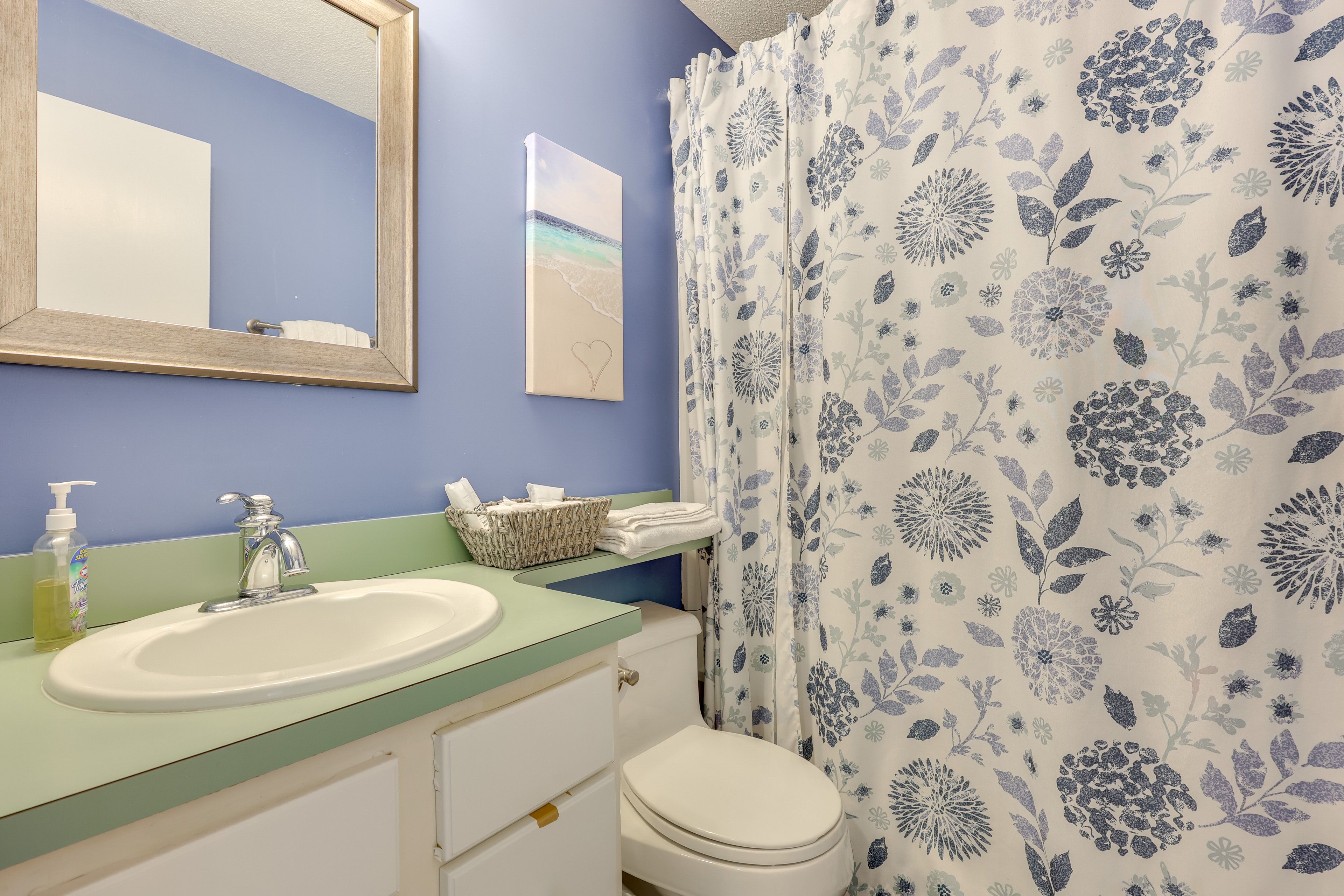Full Bathroom | Complimentary Toiletries | Hair Dryer