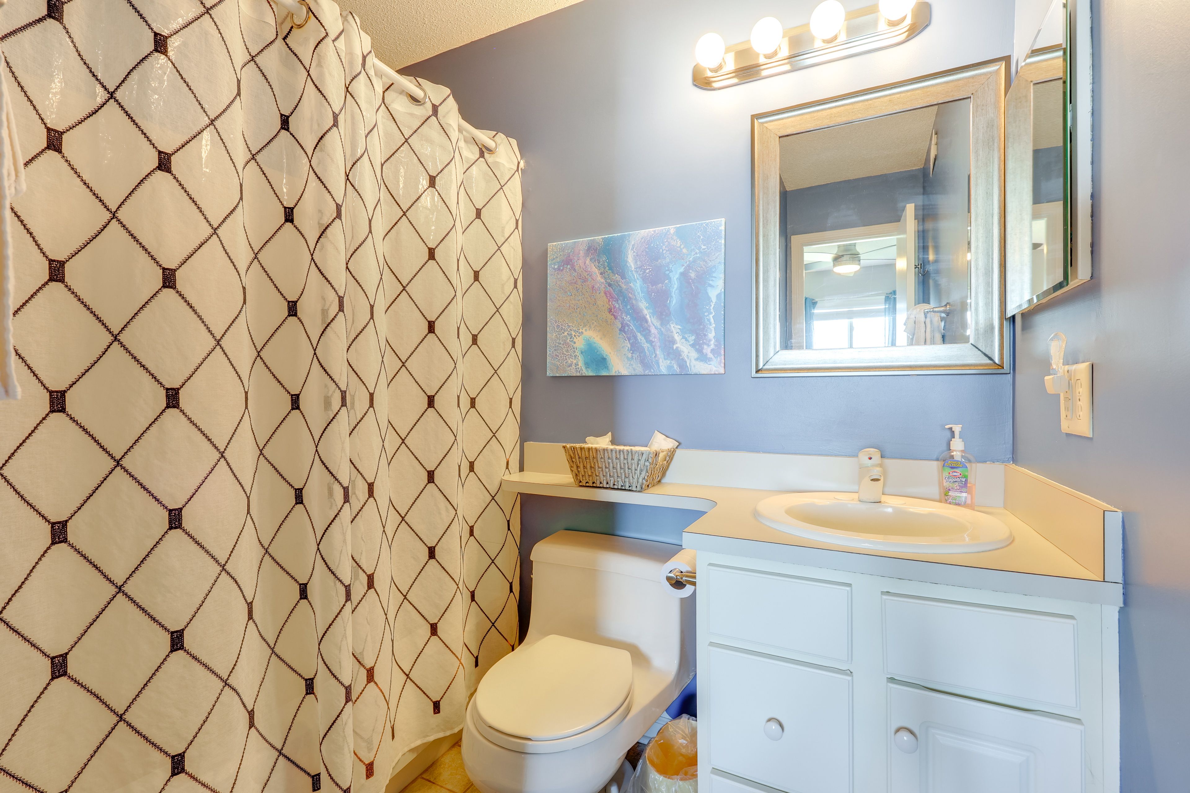 En-Suite Bathroom | Towels Provided