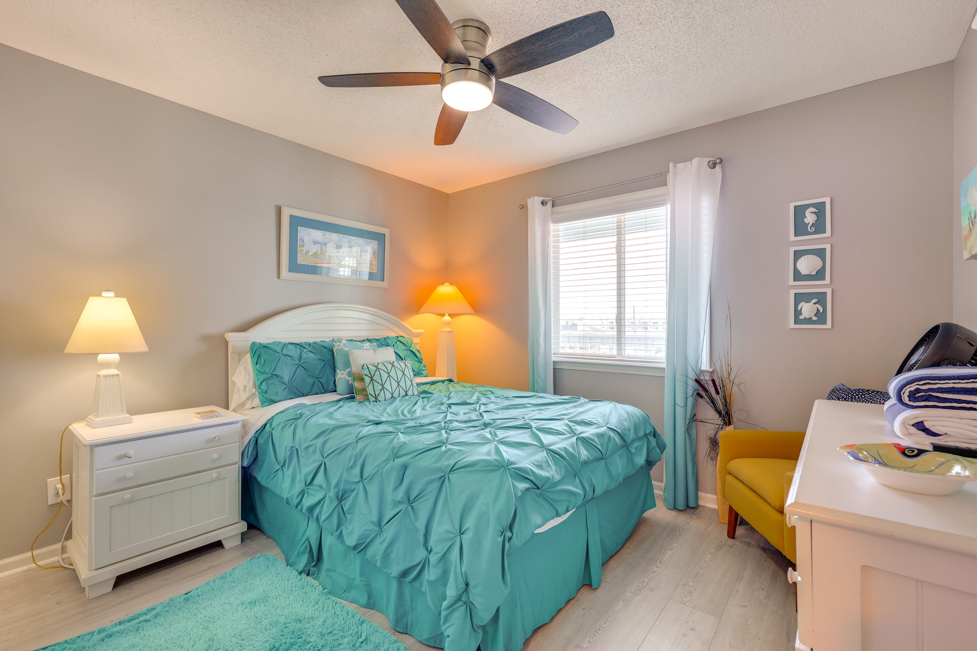 Bedroom 2 | Queen Bed