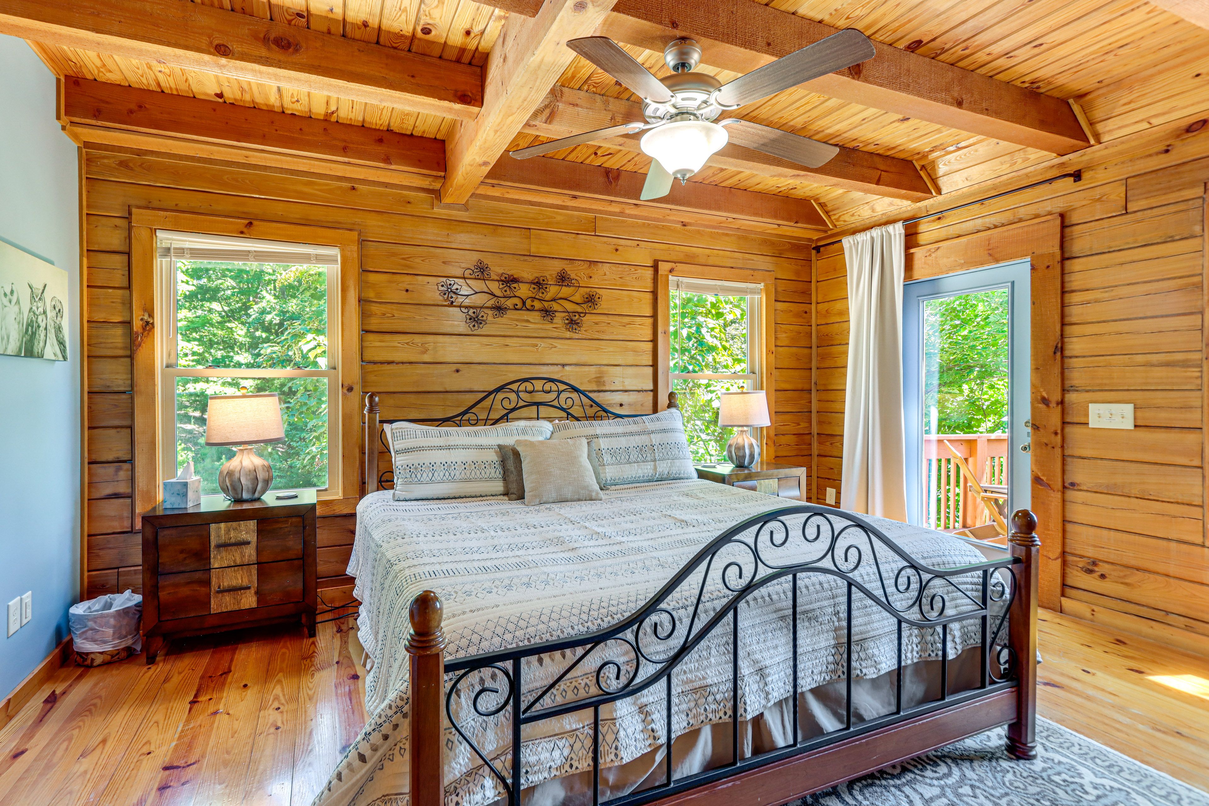 Bedroom 2 | King Bed | 1st Floor