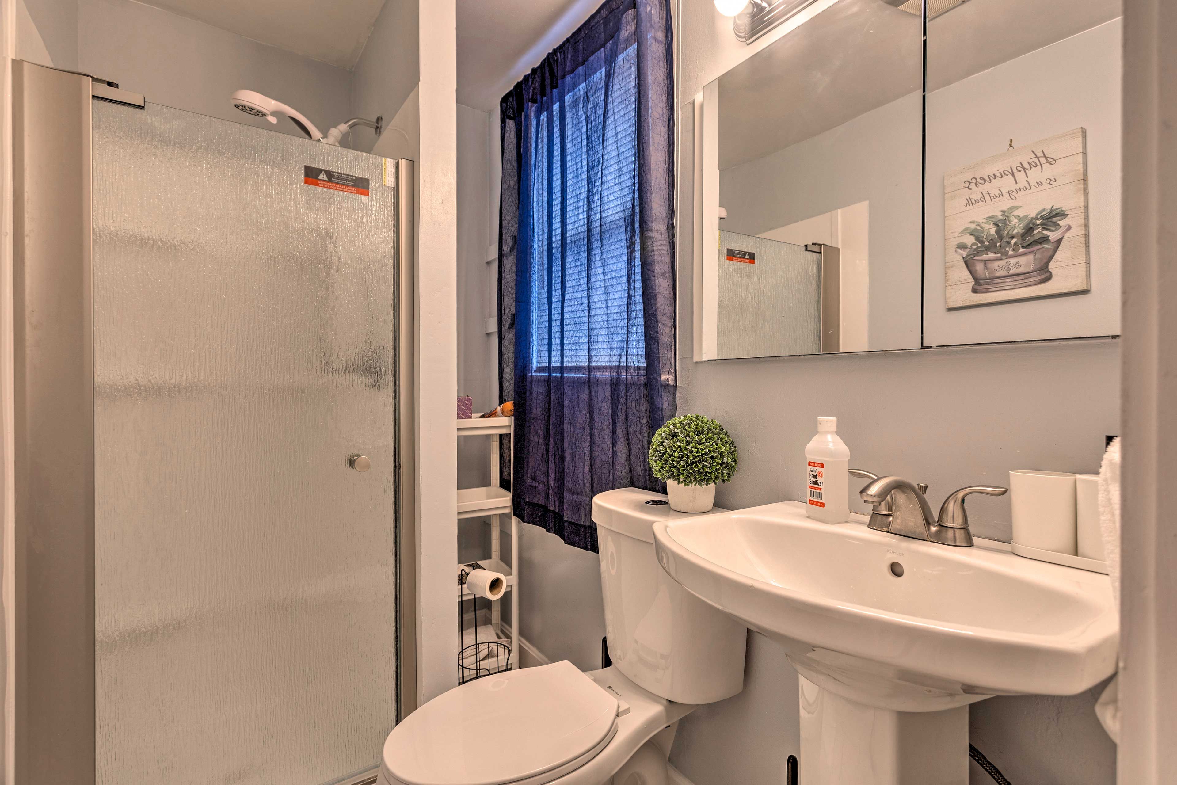 Bathroom | Complimentary Toiletries | Towels Provided