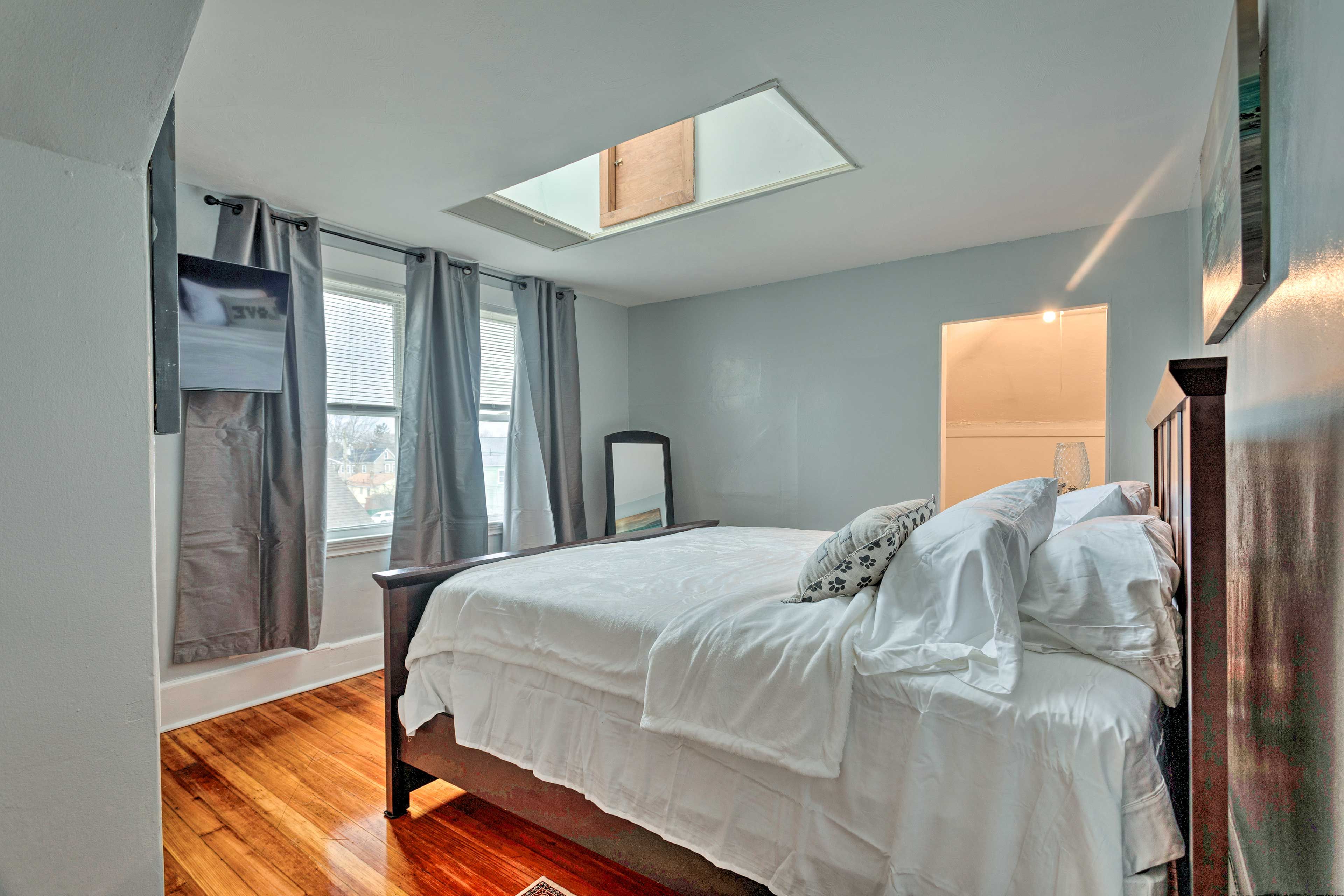 Bedroom 1 | King Bed
