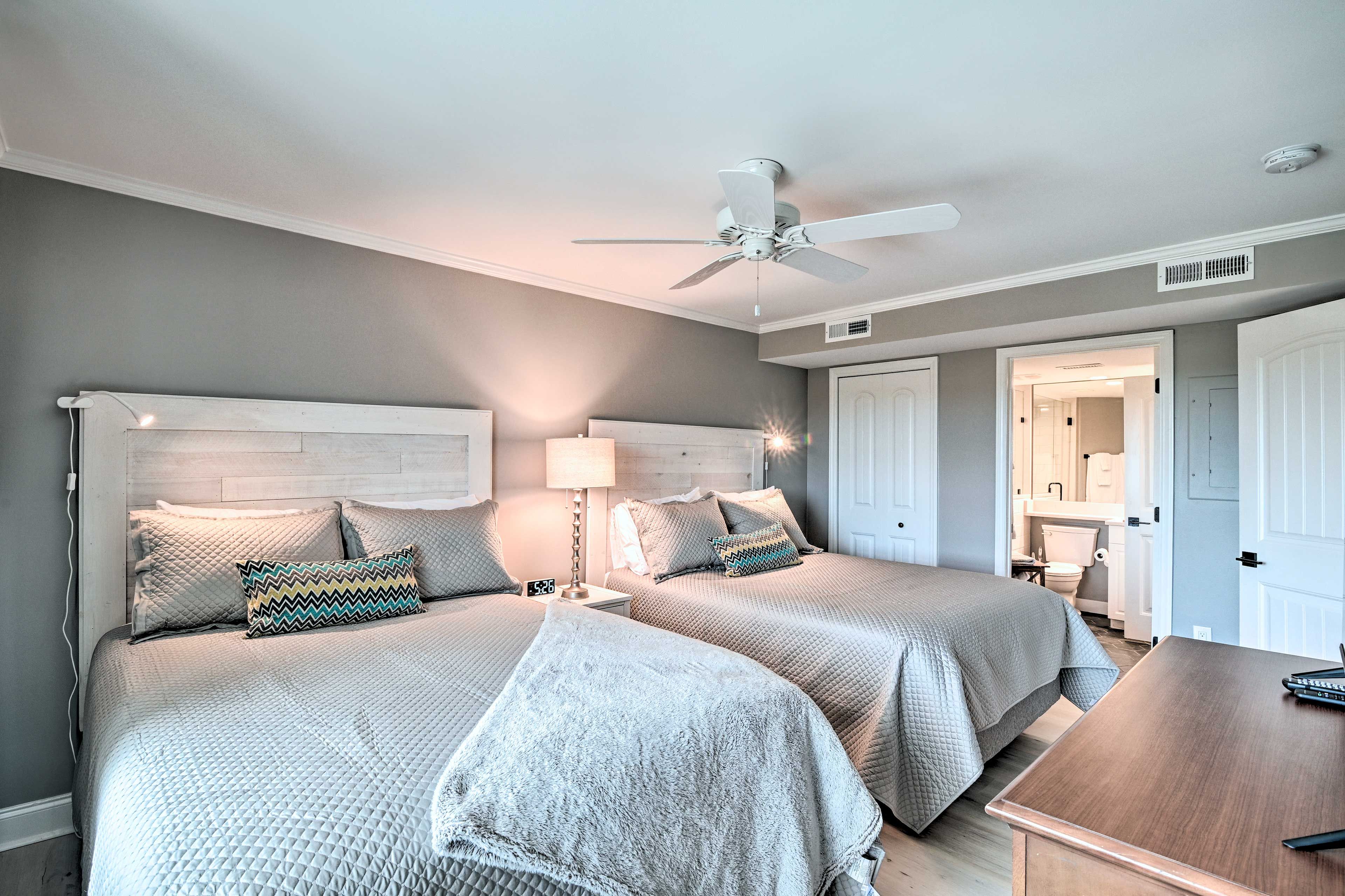 Bedroom | 2 Queen Beds