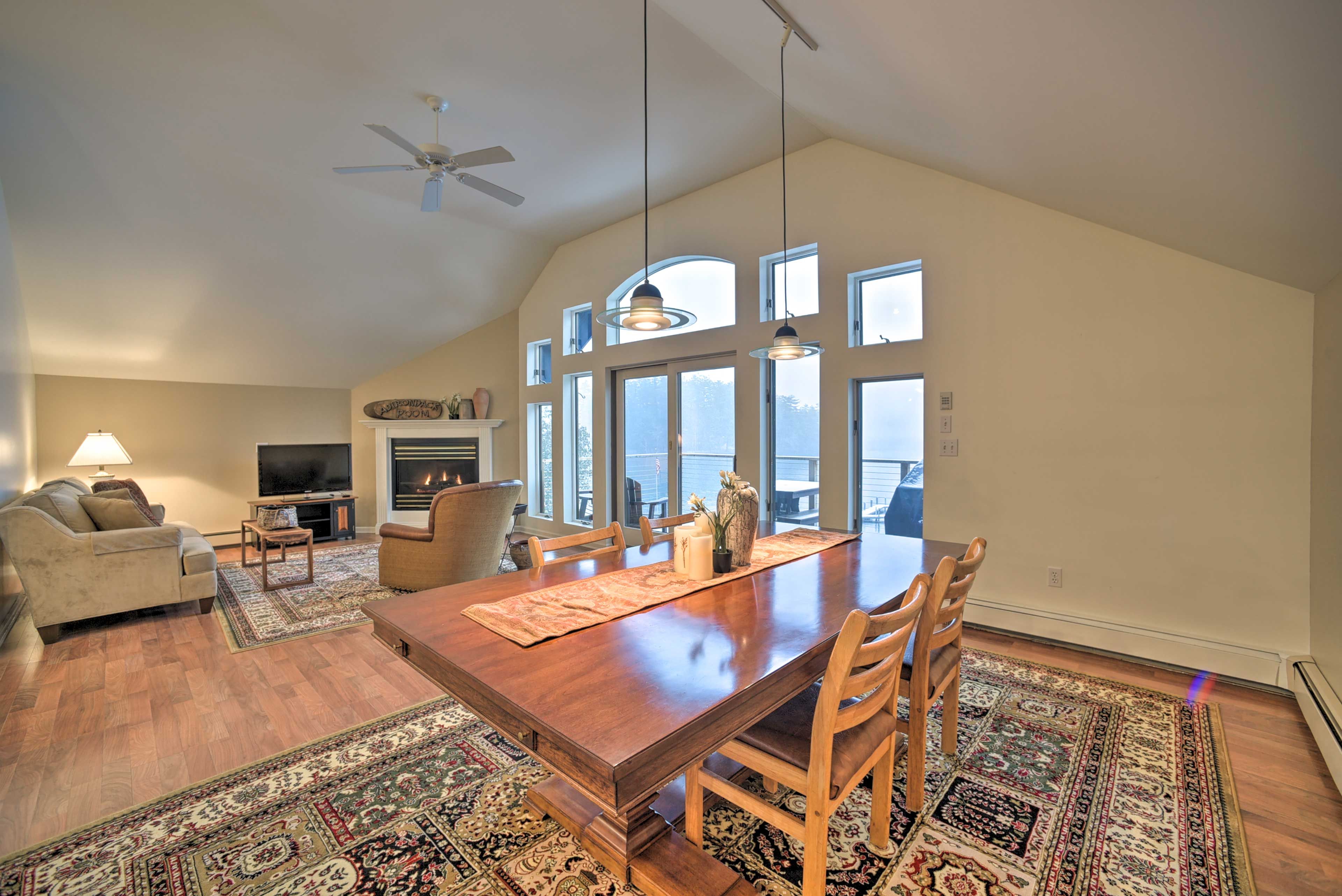 Dining Area | Complimentary Spices