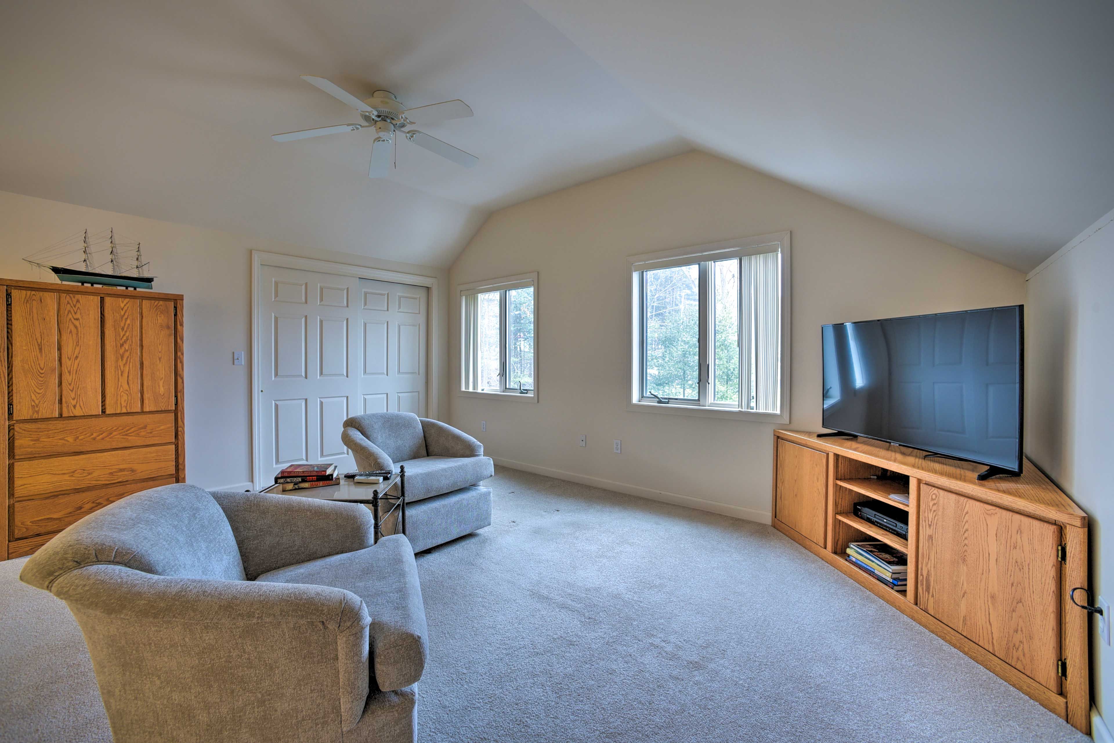 Bedroom 1 | Flat-Screen TV