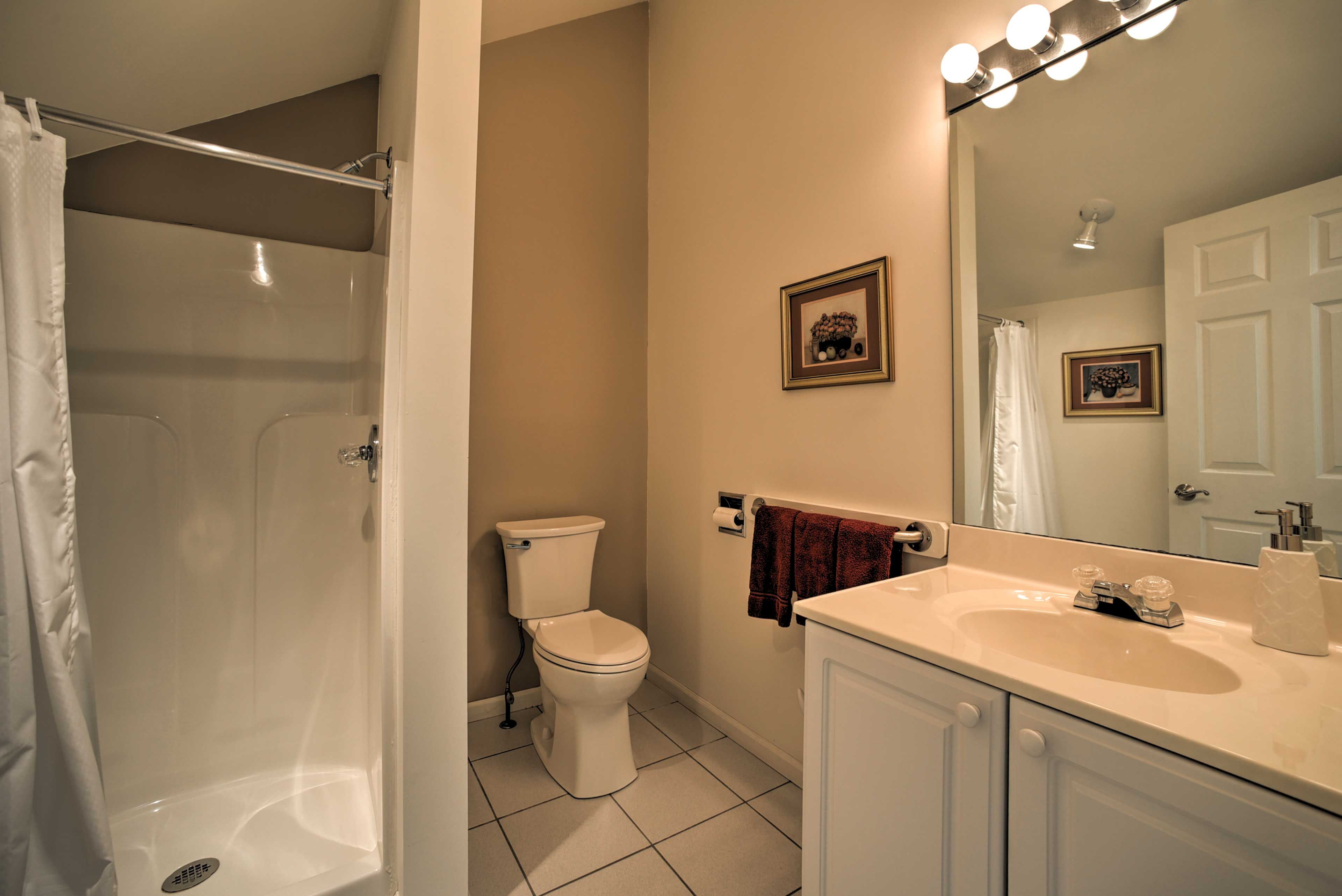 Full Bathroom | Linens/Towels Provided