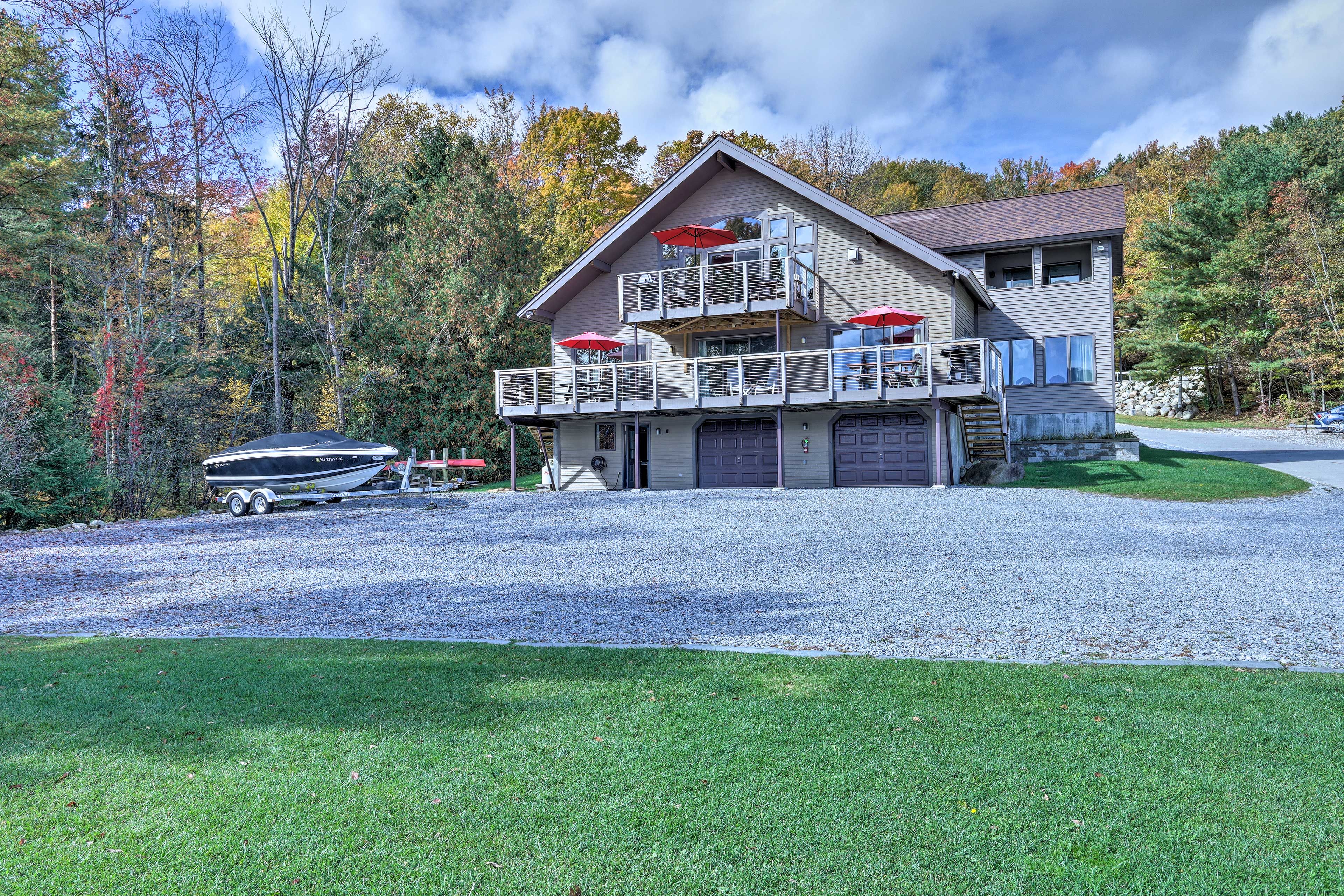 Parking | Driveway (1 Vehicle) | Trailer Parking w/ Fee