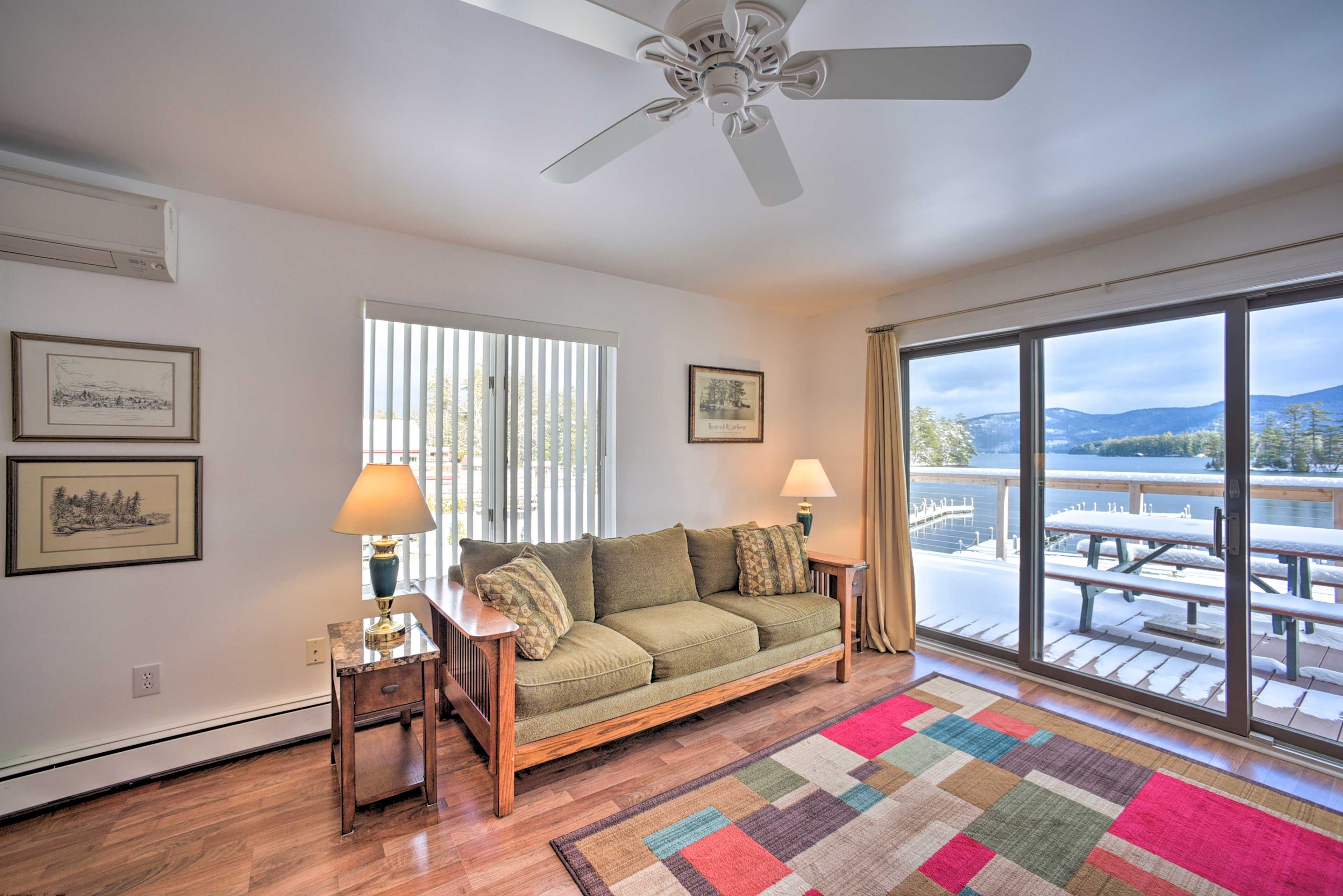 Living Area | Central Air Conditioning | Internet Access