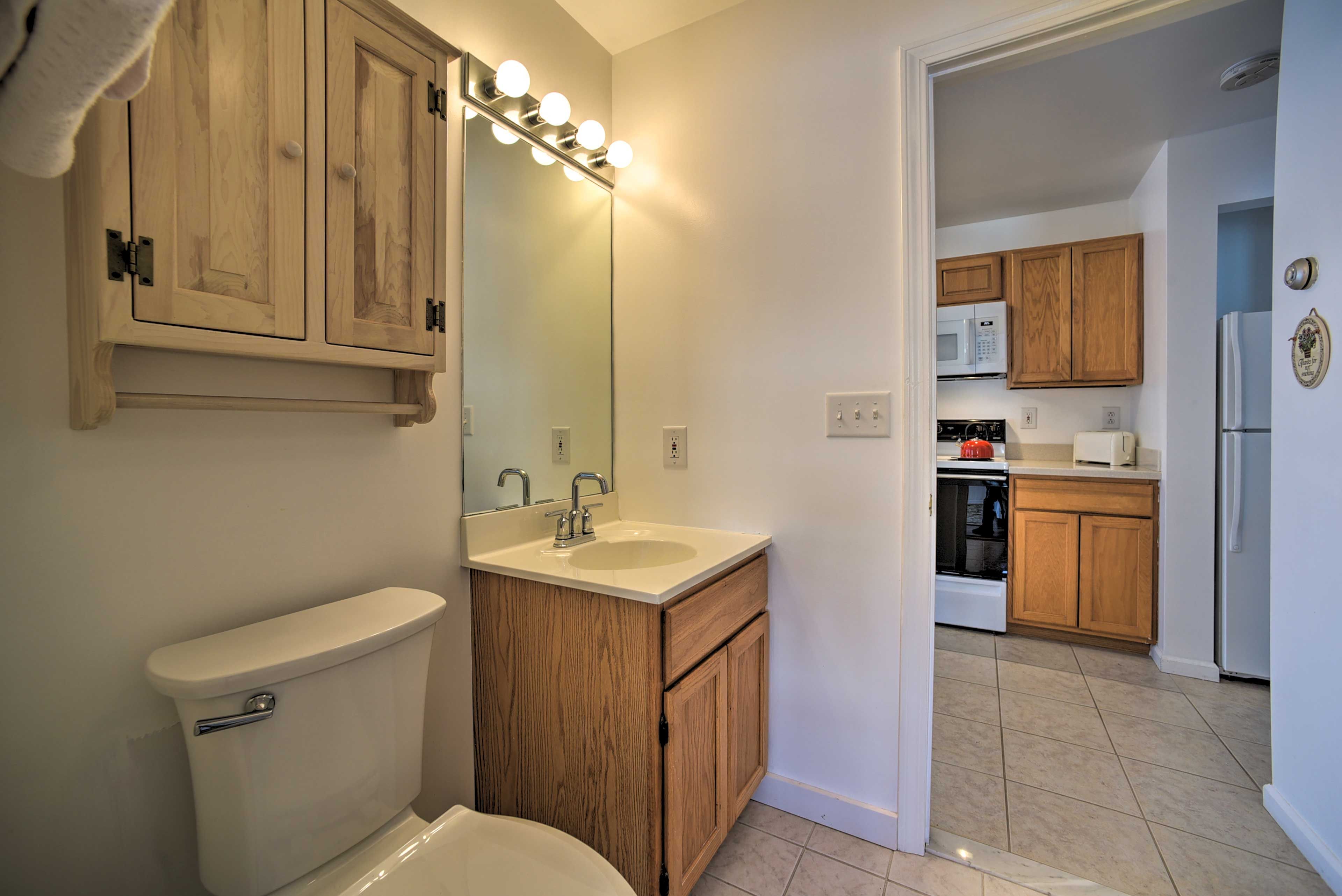 Full Bathroom | Linens/Towels Provided