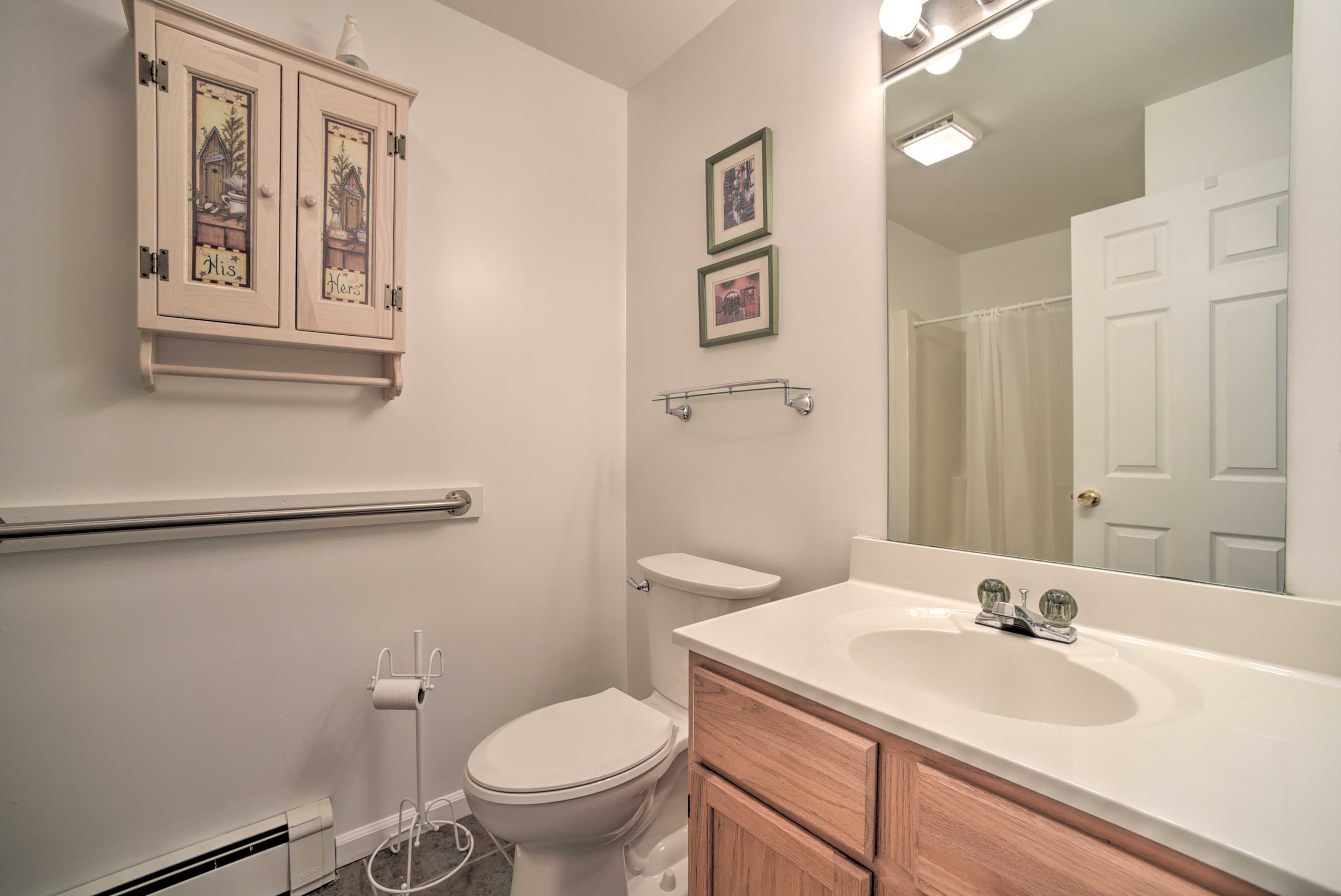 Full Bathroom | Linens/Towels Provided