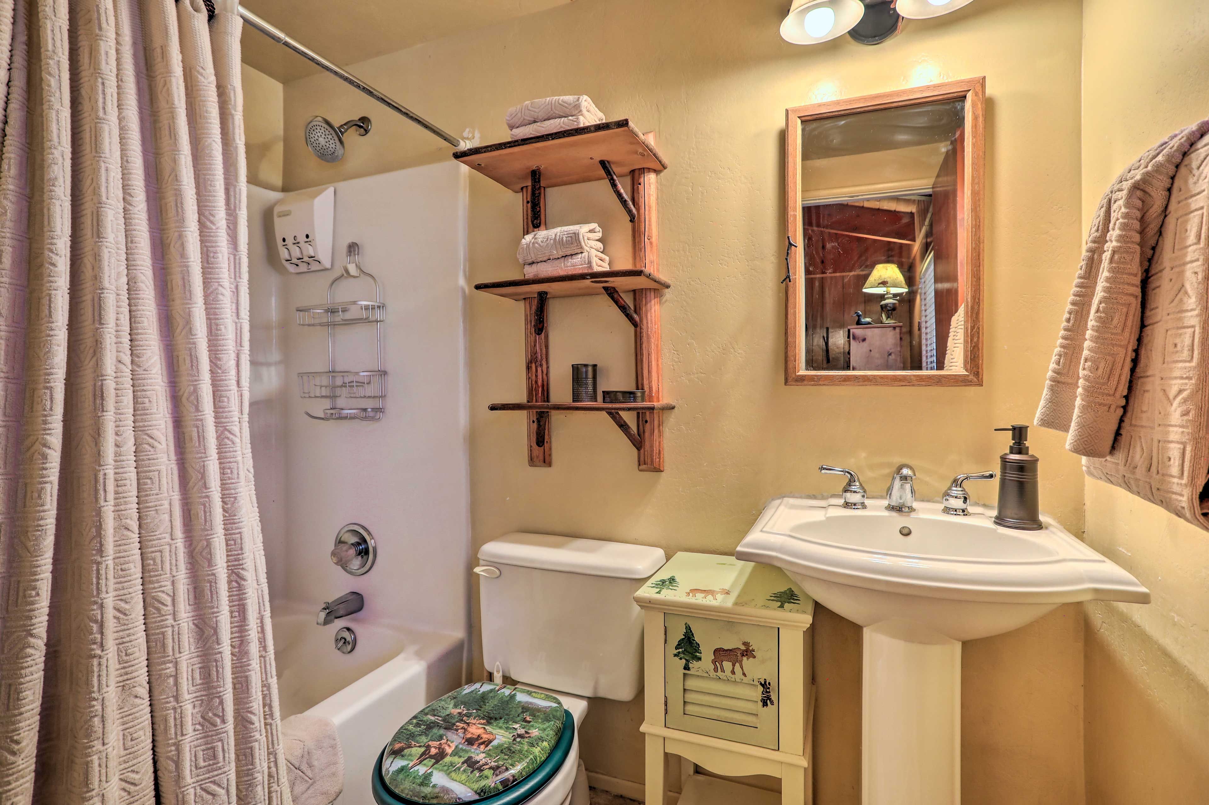 En-Suite Bathroom | Complimentary Toiletries | Hair Dryer
