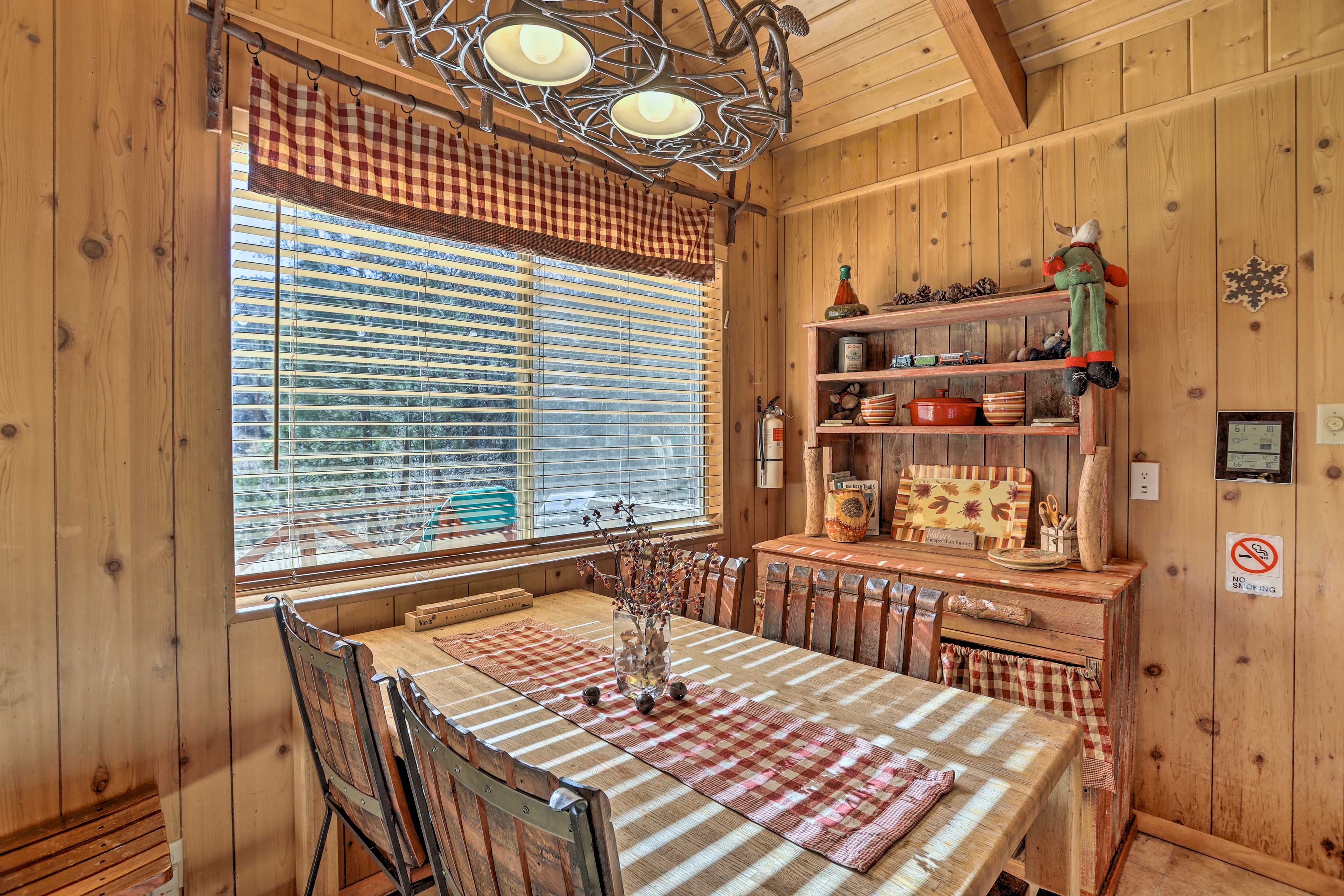 Dining Area | Dishware & Flatware Provided