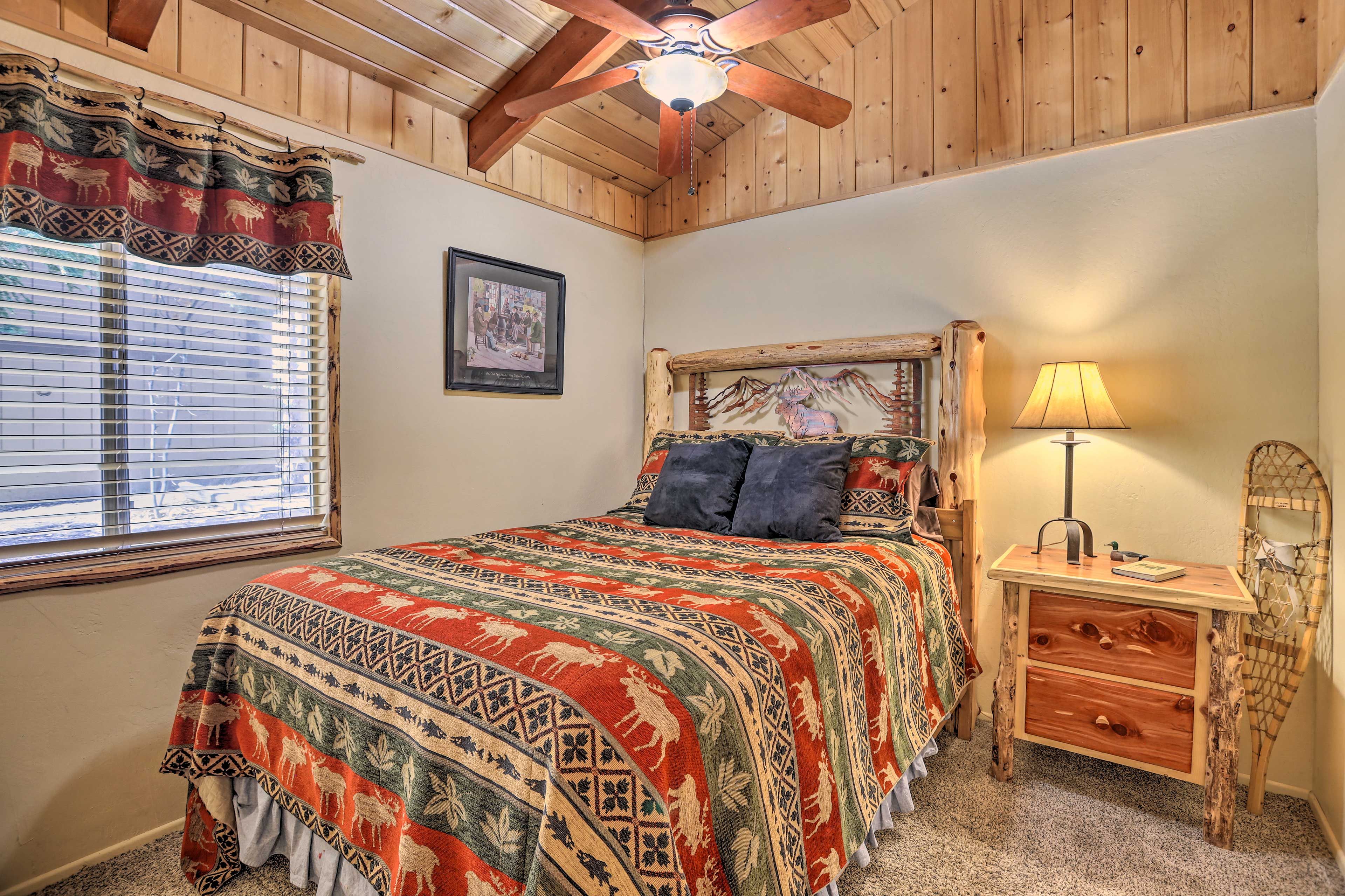 Bedroom 2 | Queen Bed