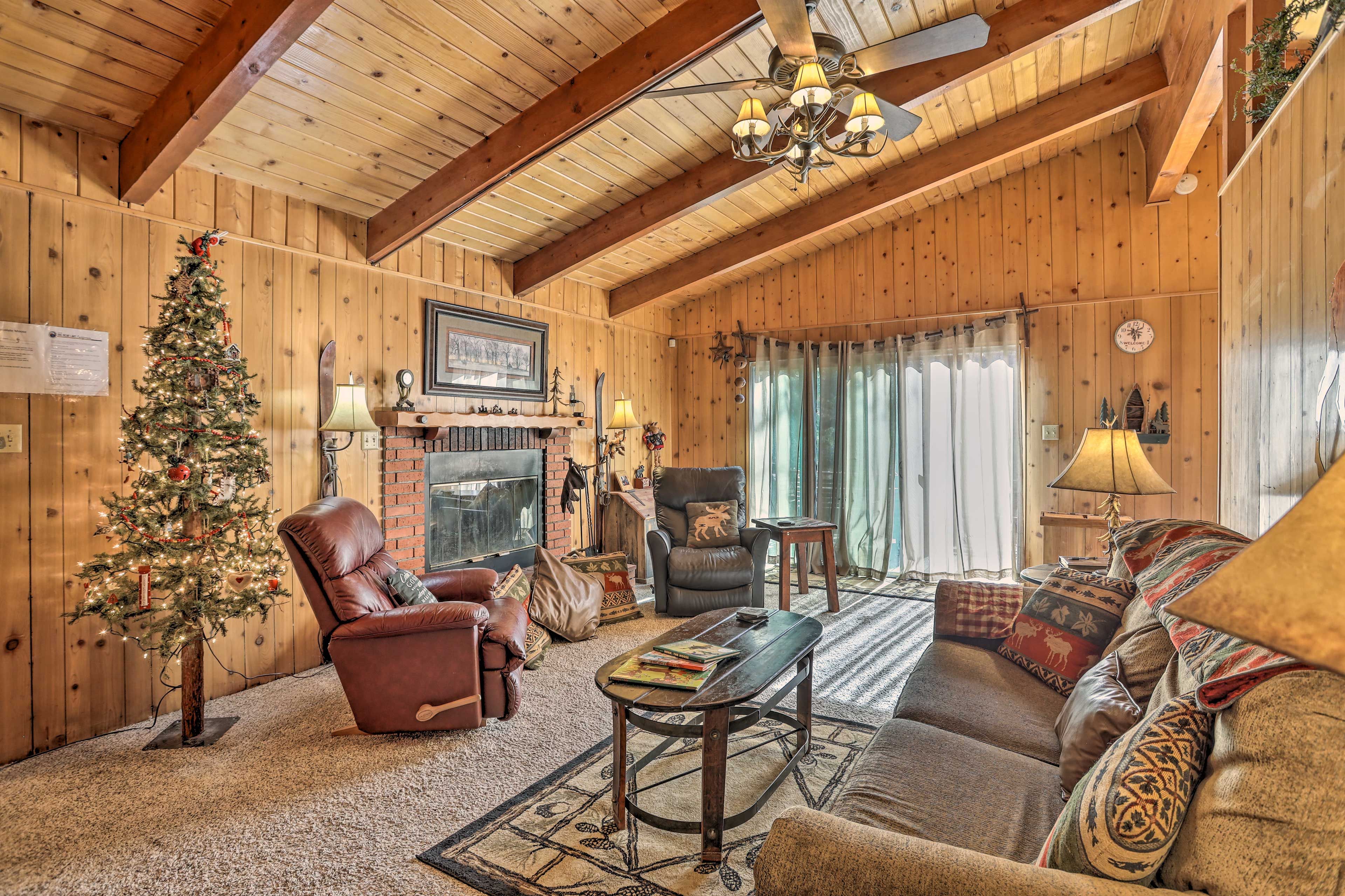 Big Bear Lake Vacation Rental | 3BR | 2BA | Entry Stairs Required | 1,212 Sq Ft