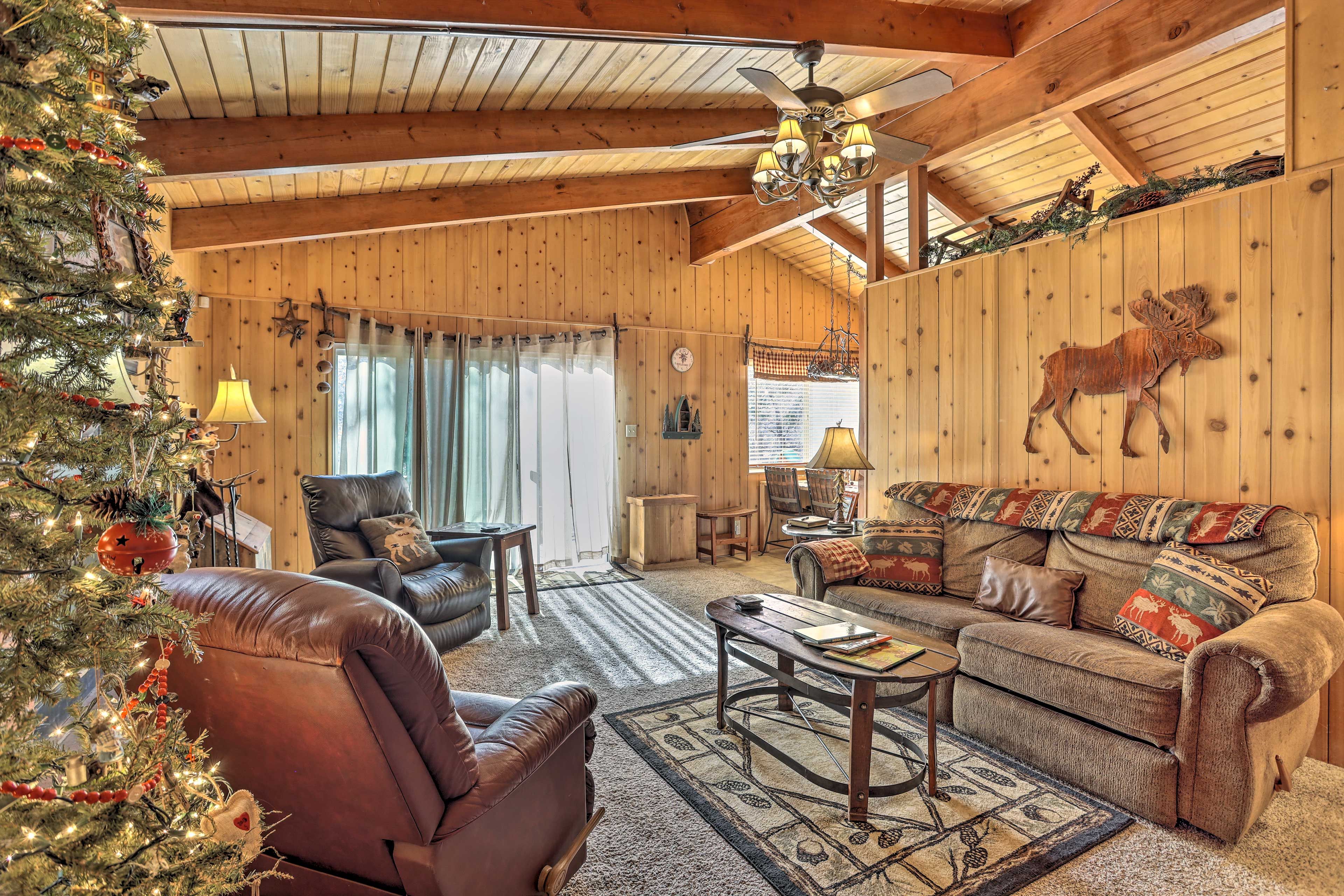Living Room | Central Heating | Free WiFi