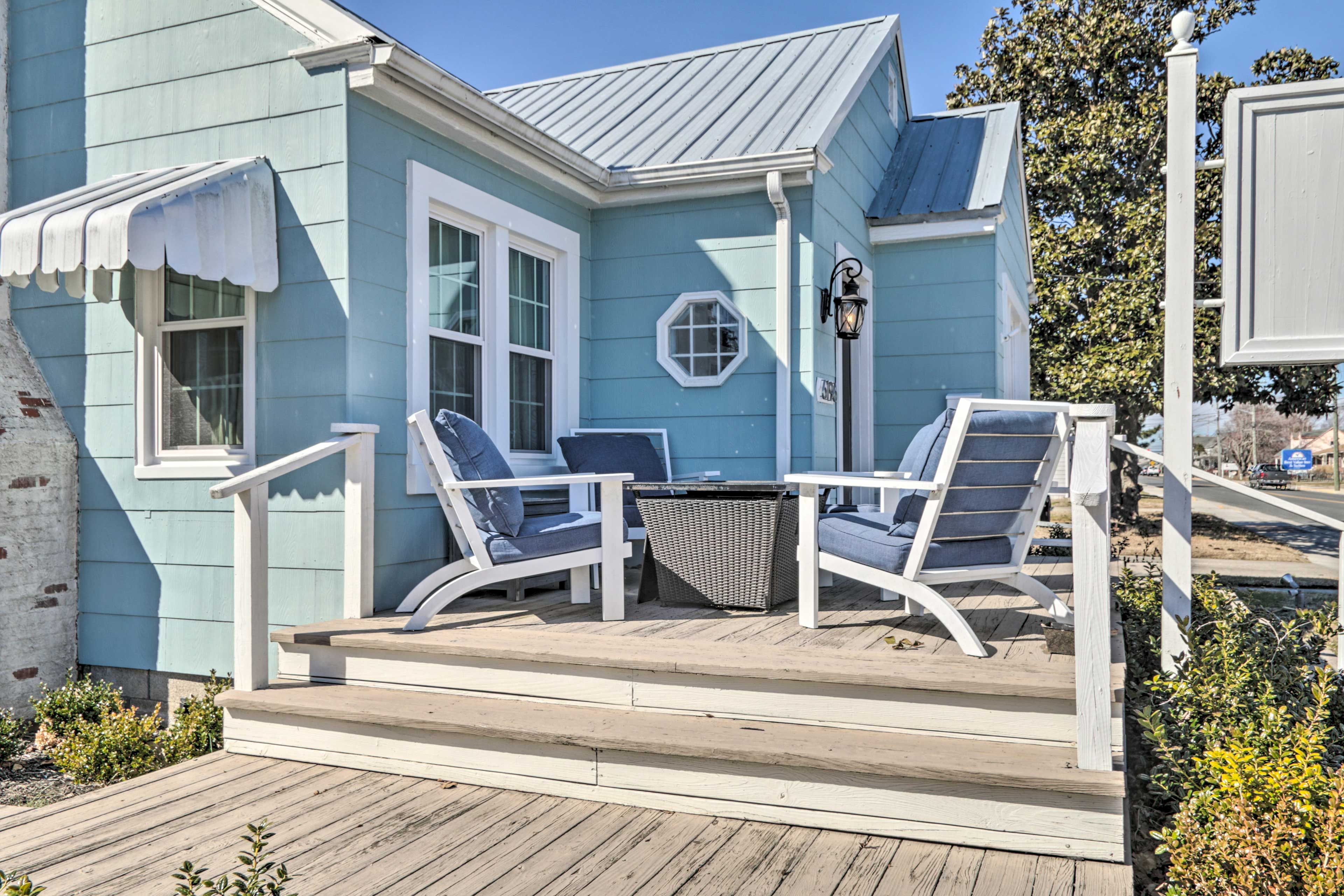 Front Porch | Lounge Seating