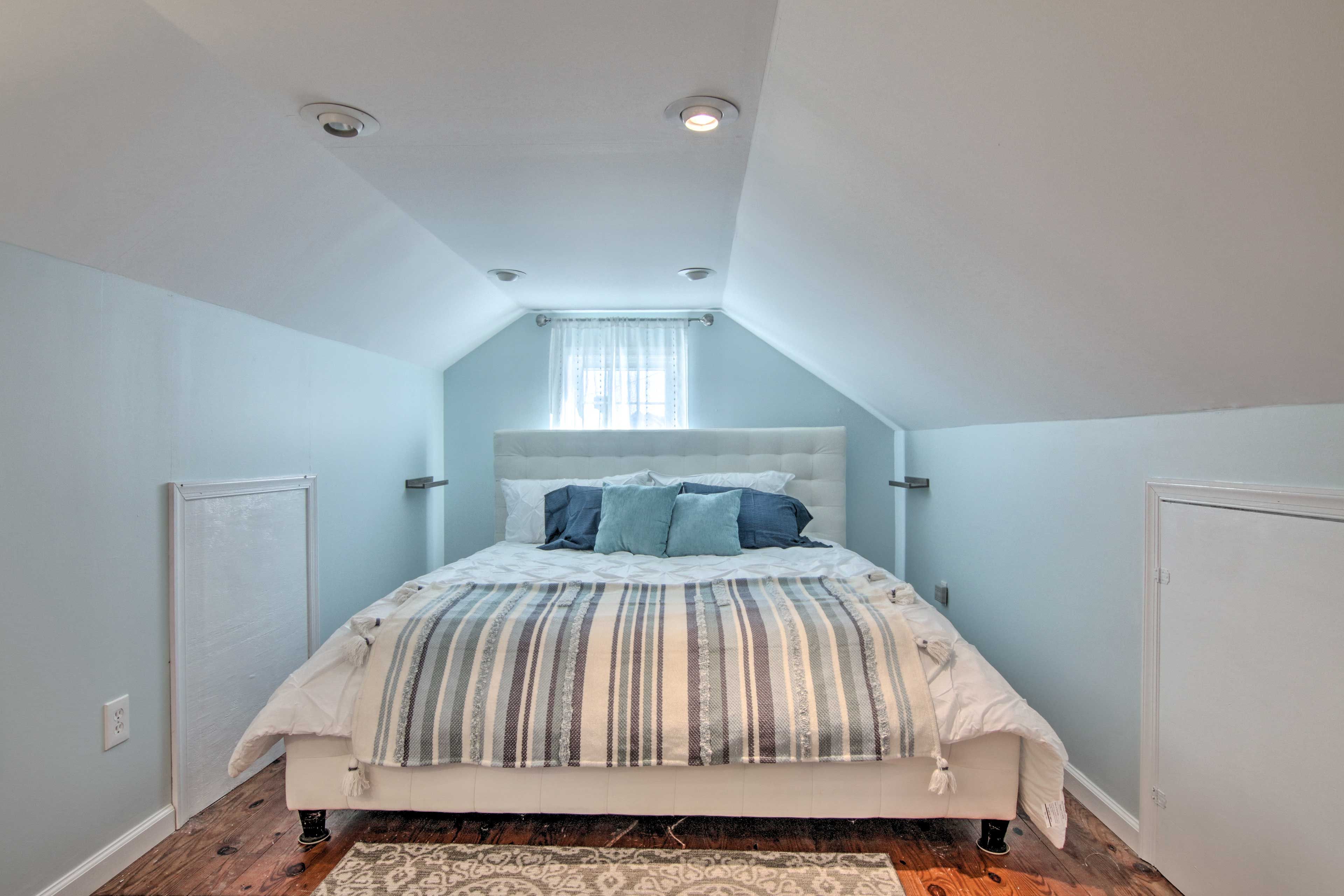 Bedroom 1 | King Bed