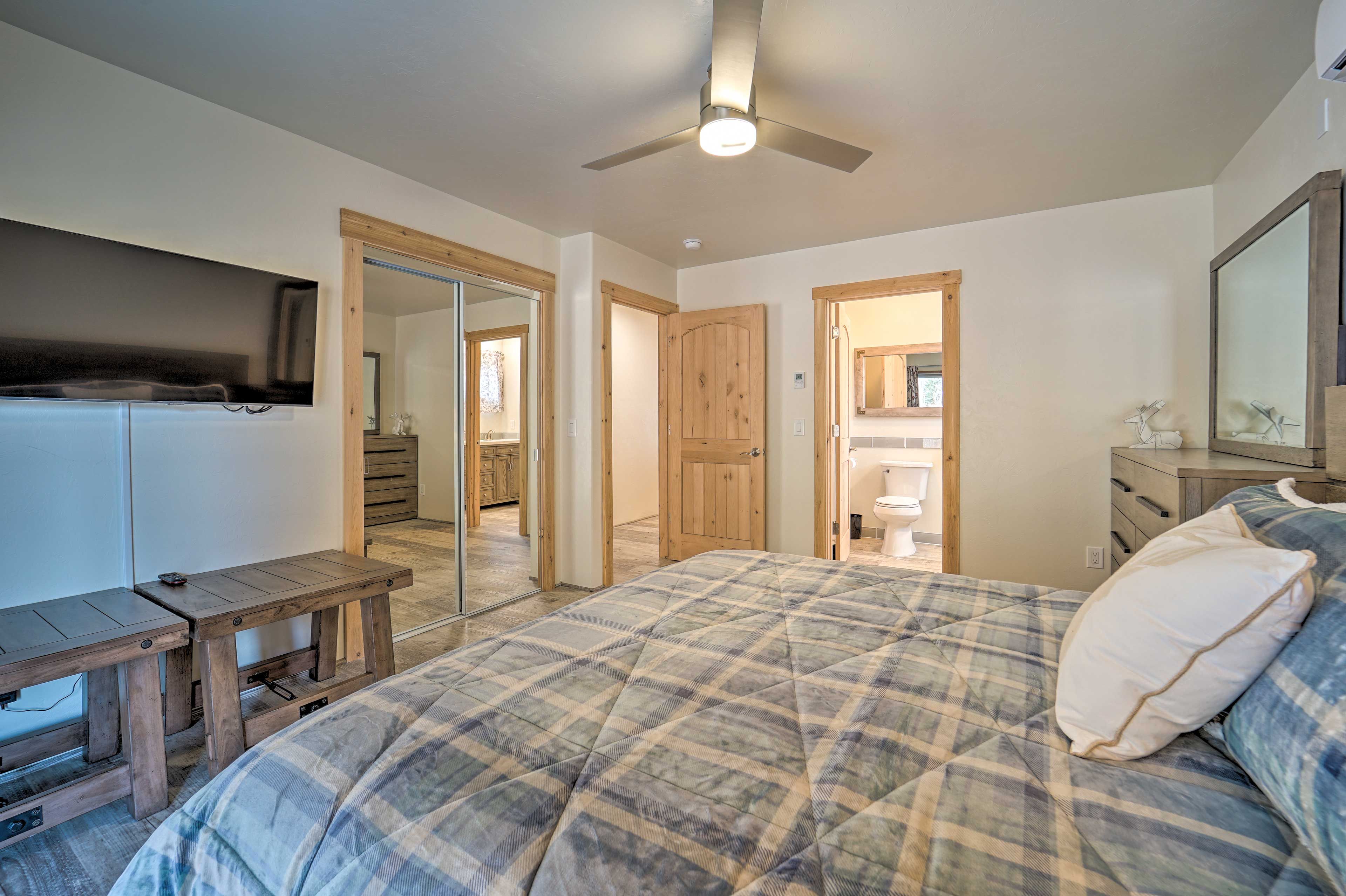 Bedroom 2 | Cable TV | En-Suite Bathroom