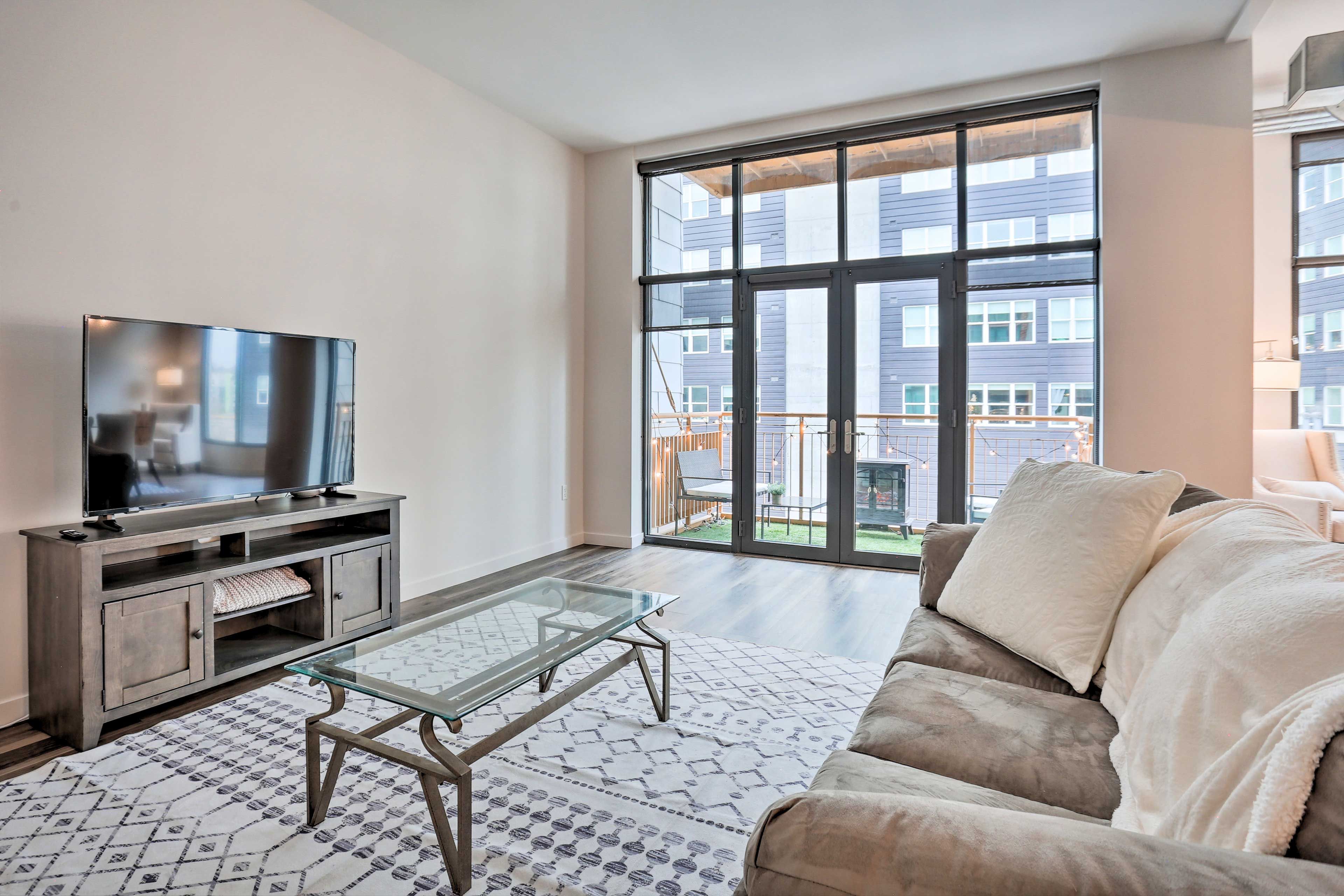 Living Room | Free WiFi | Smart TV