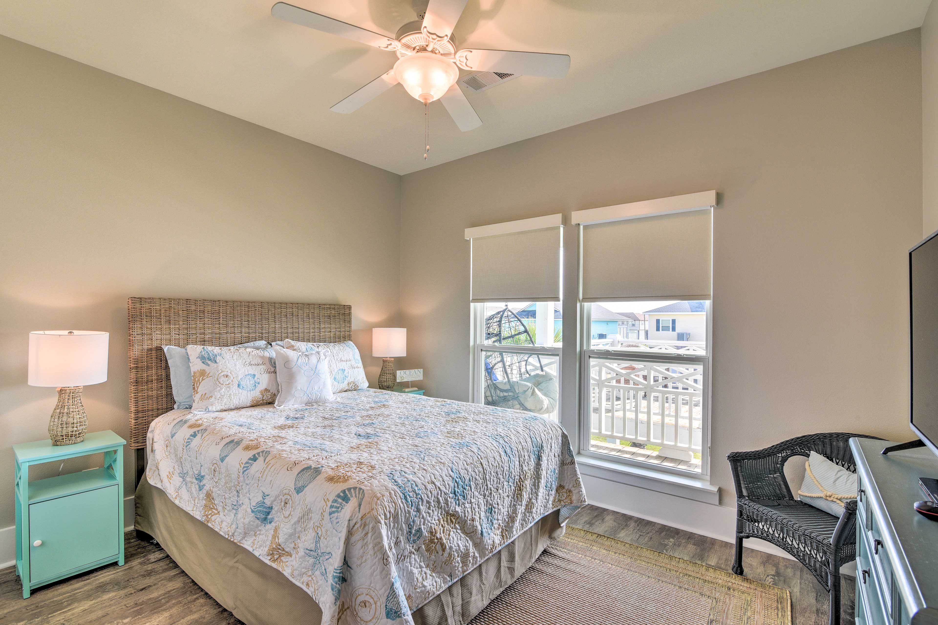 Bedroom 2 | Queen Bed | Smart TV w/ Cable