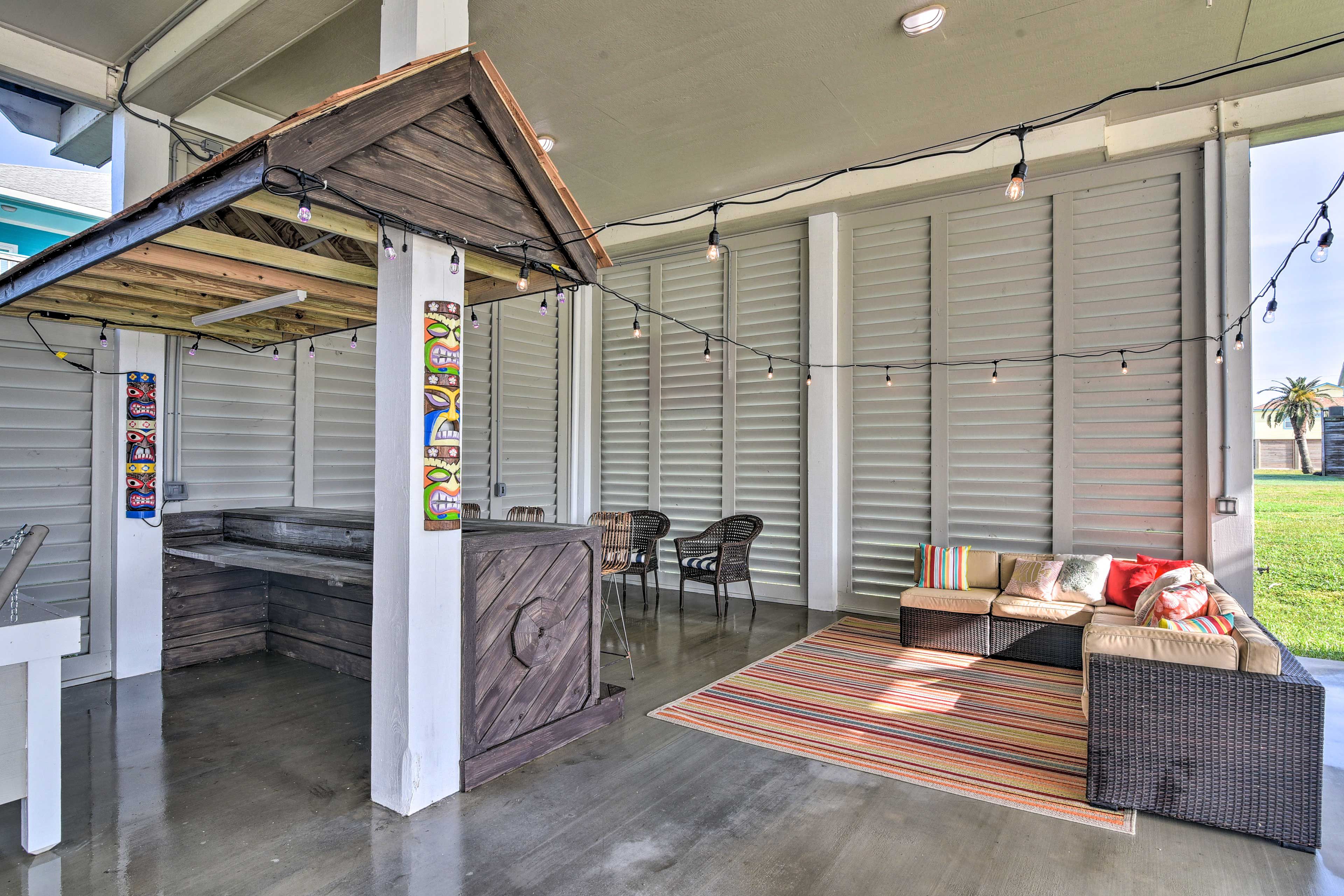 Bar Area | Pet Friendly