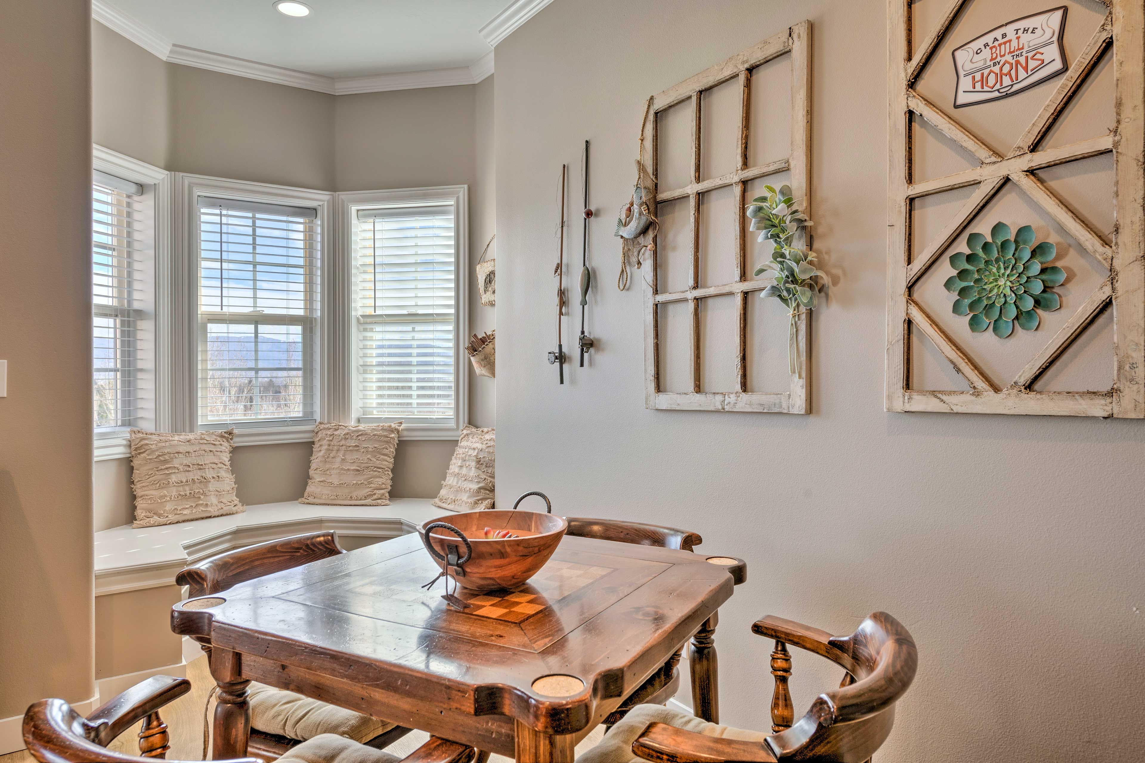 Dining Area | Dishware Provided