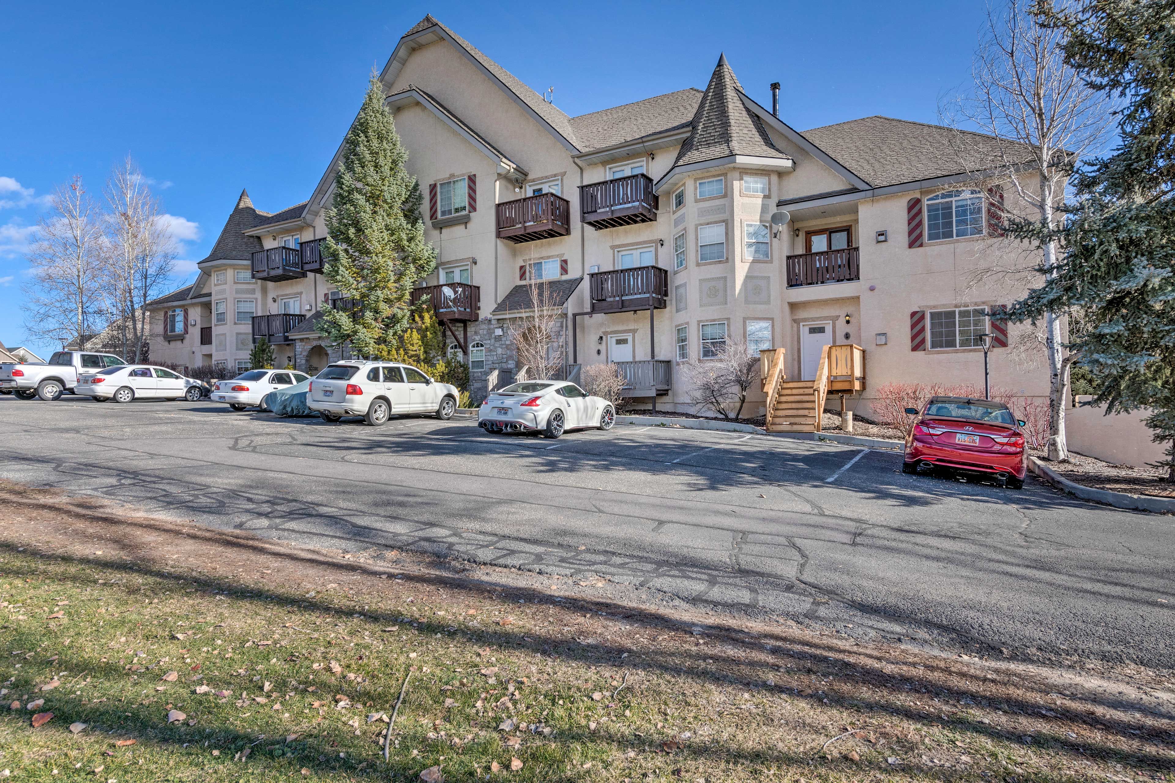 Condo Exterior | Parking | Community Parking (First-Come, First-Served)