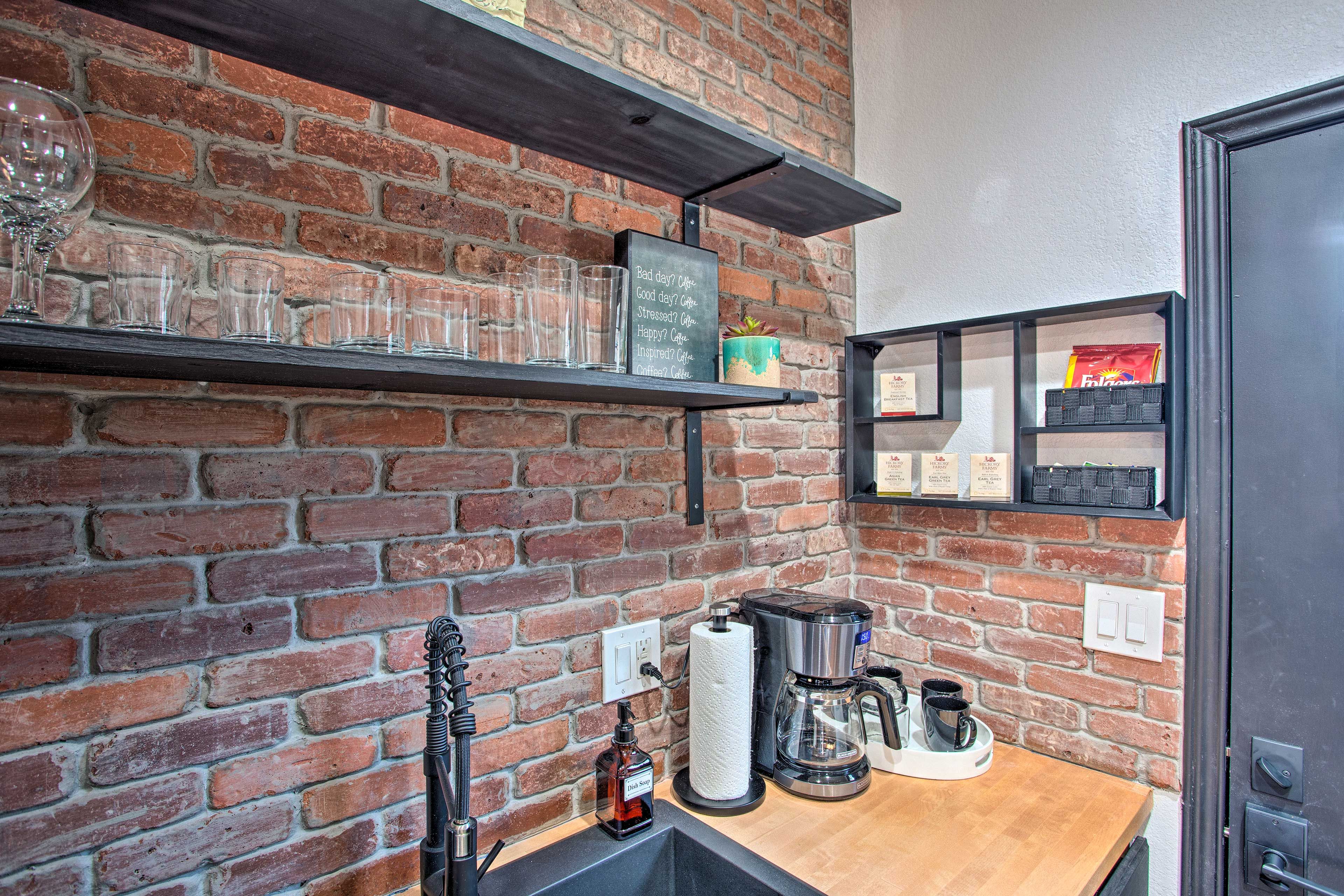 Kitchen | Complimentary Coffee/Tea & Snacks